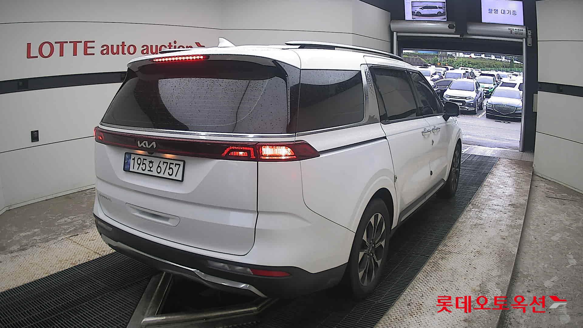 2023 - kia carnival