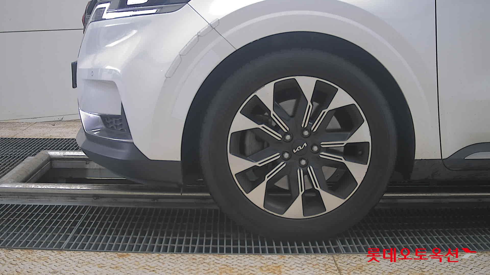 2023 - kia carnival