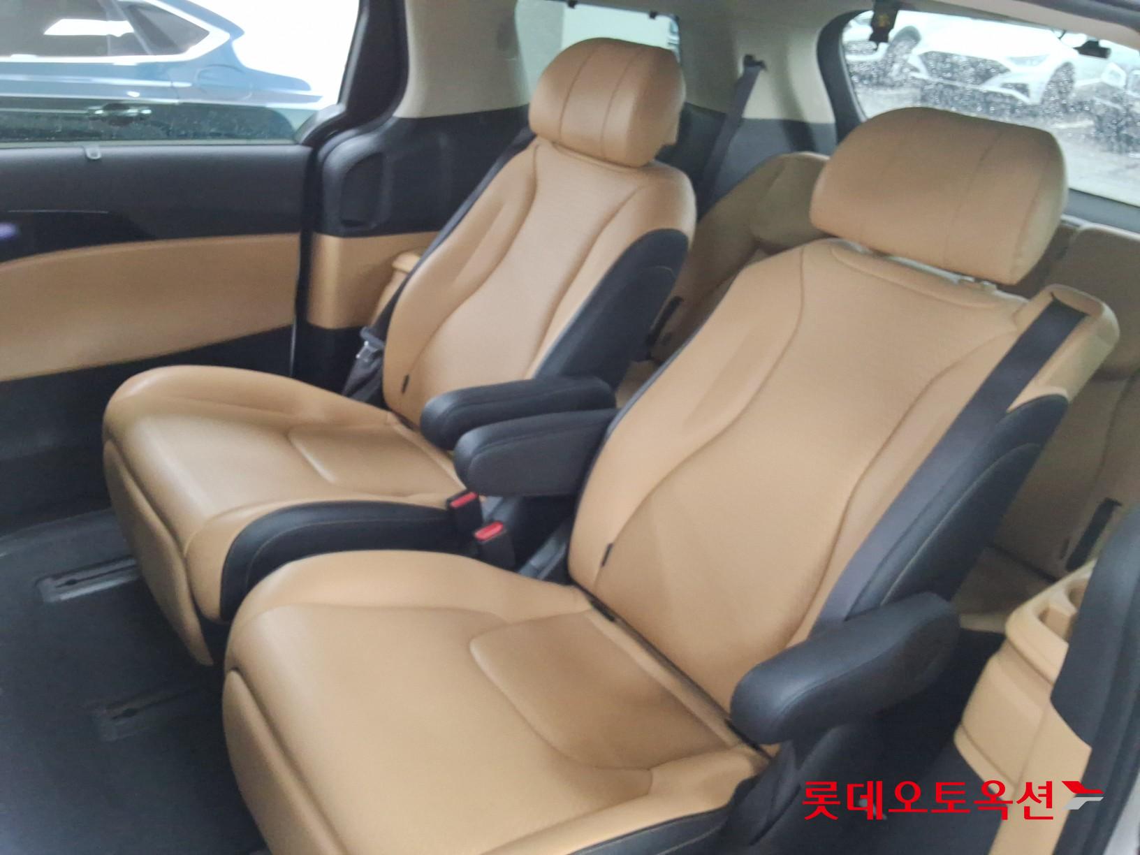 2023 - kia carnival
