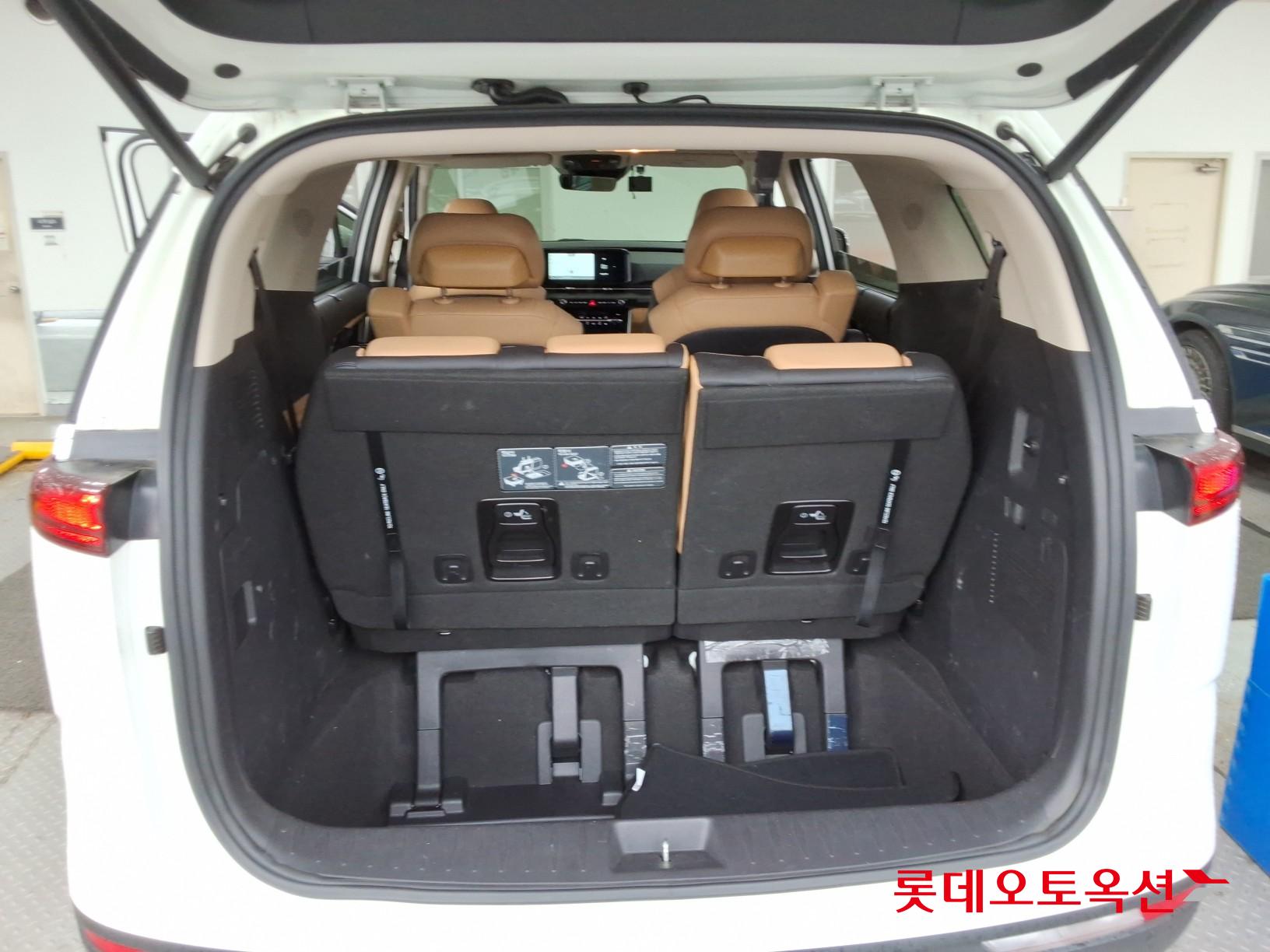 2023 - kia carnival