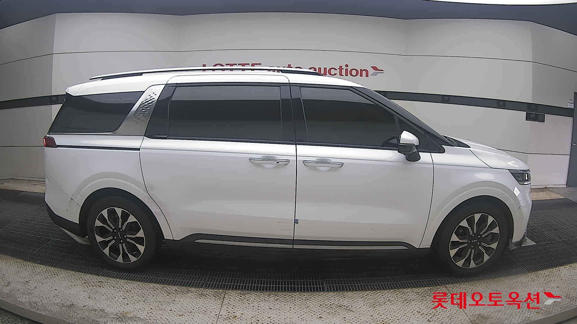 2023 - kia carnival