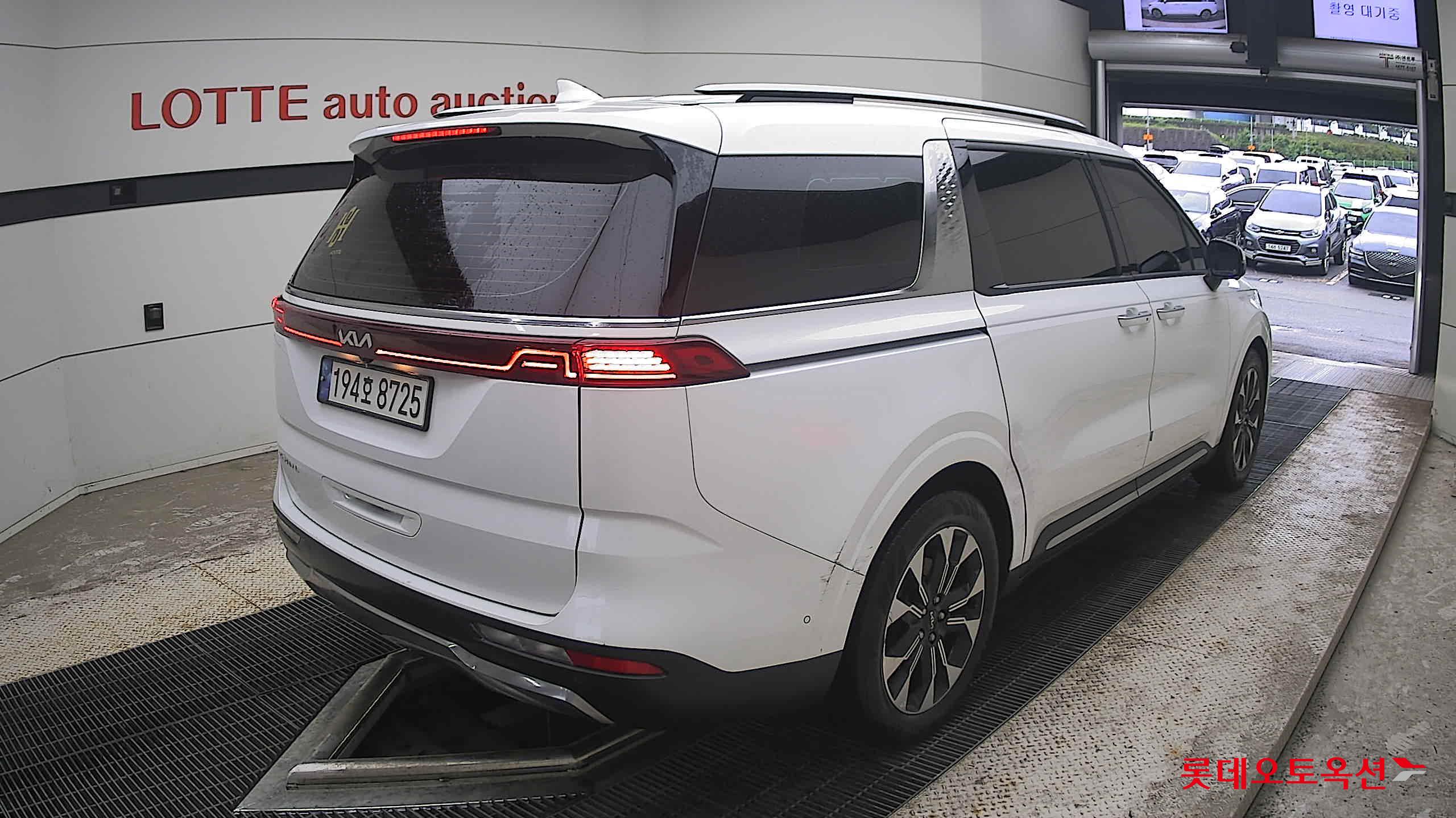 2023 - kia carnival