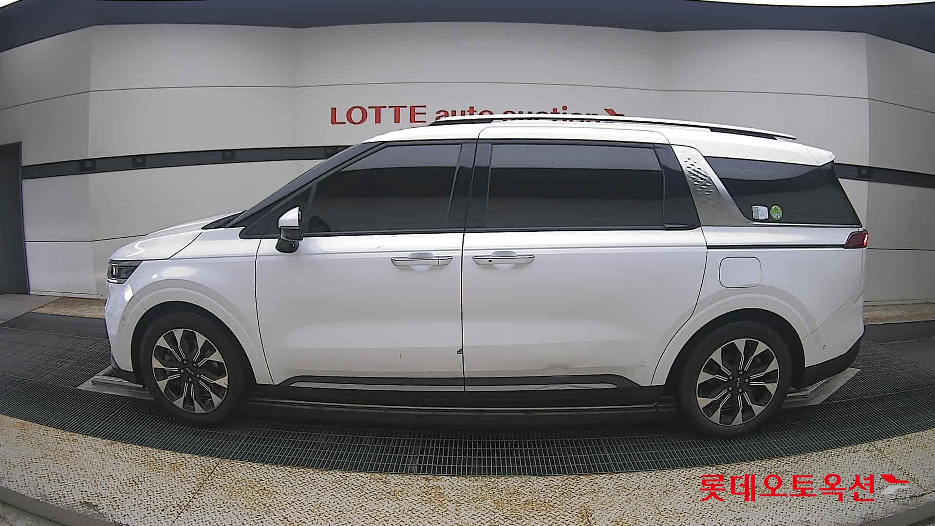 2023 - kia carnival