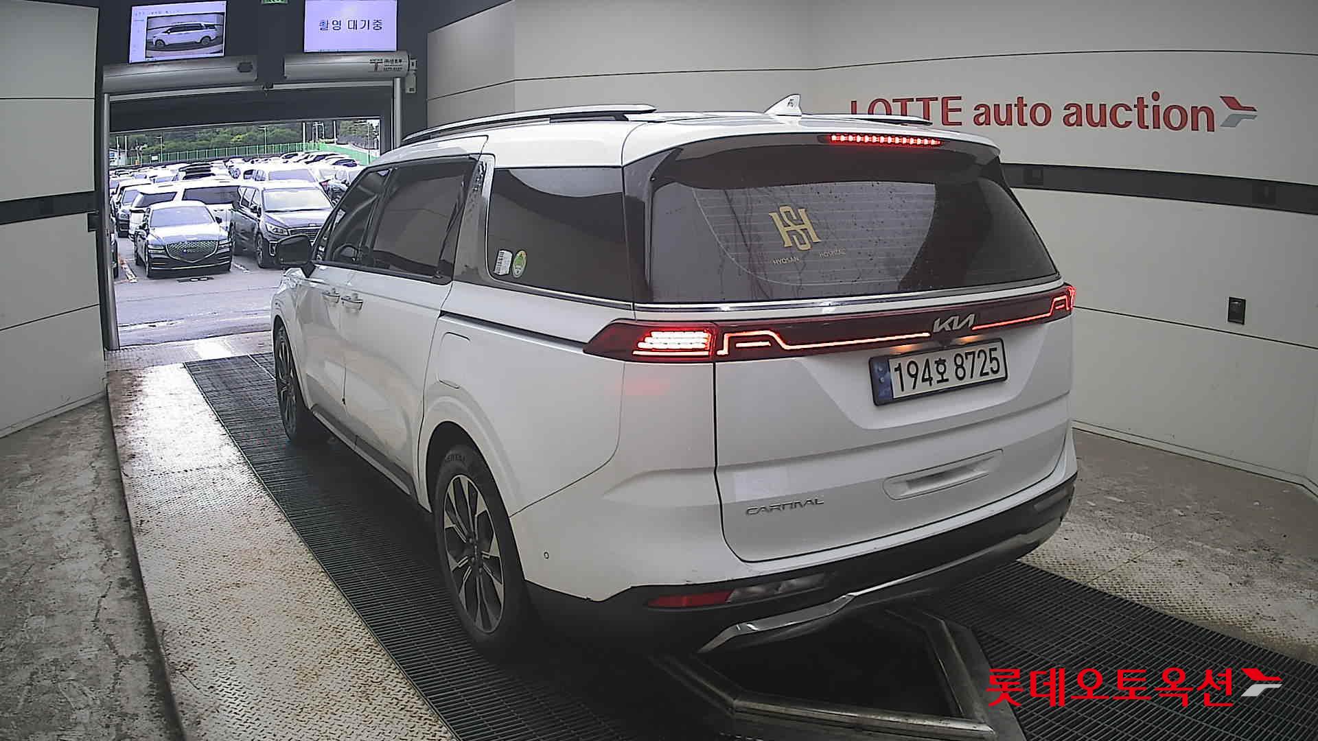 2023 - kia carnival