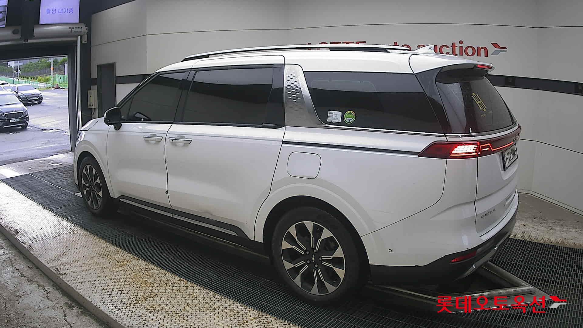 2023 - kia carnival