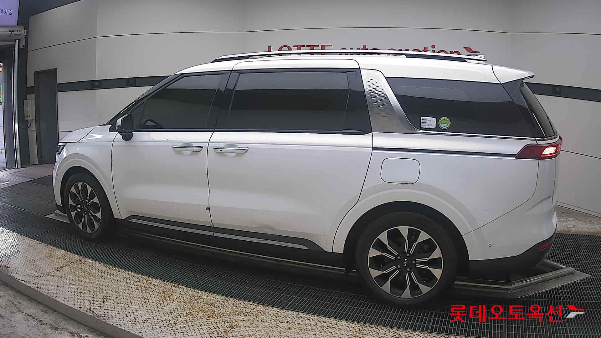 2023 - kia carnival