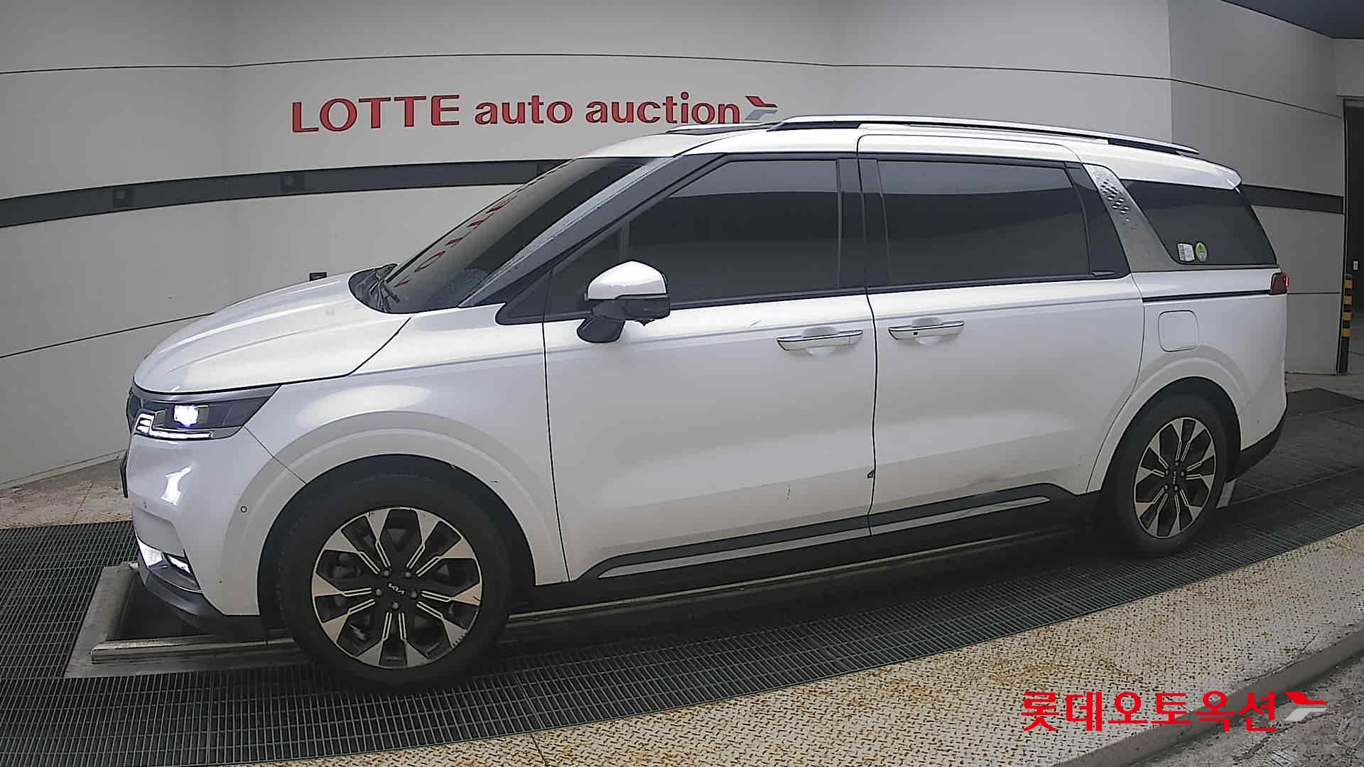 2023 - kia carnival