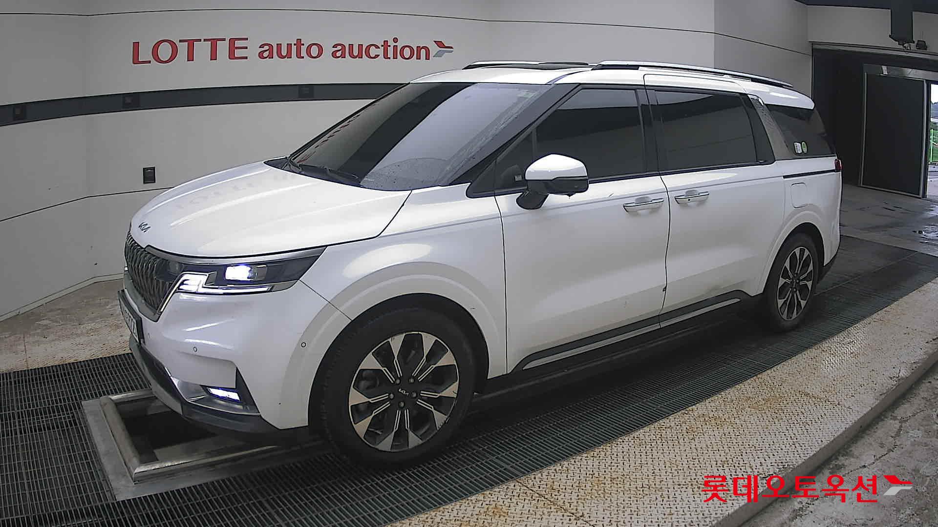 2023 - kia carnival
