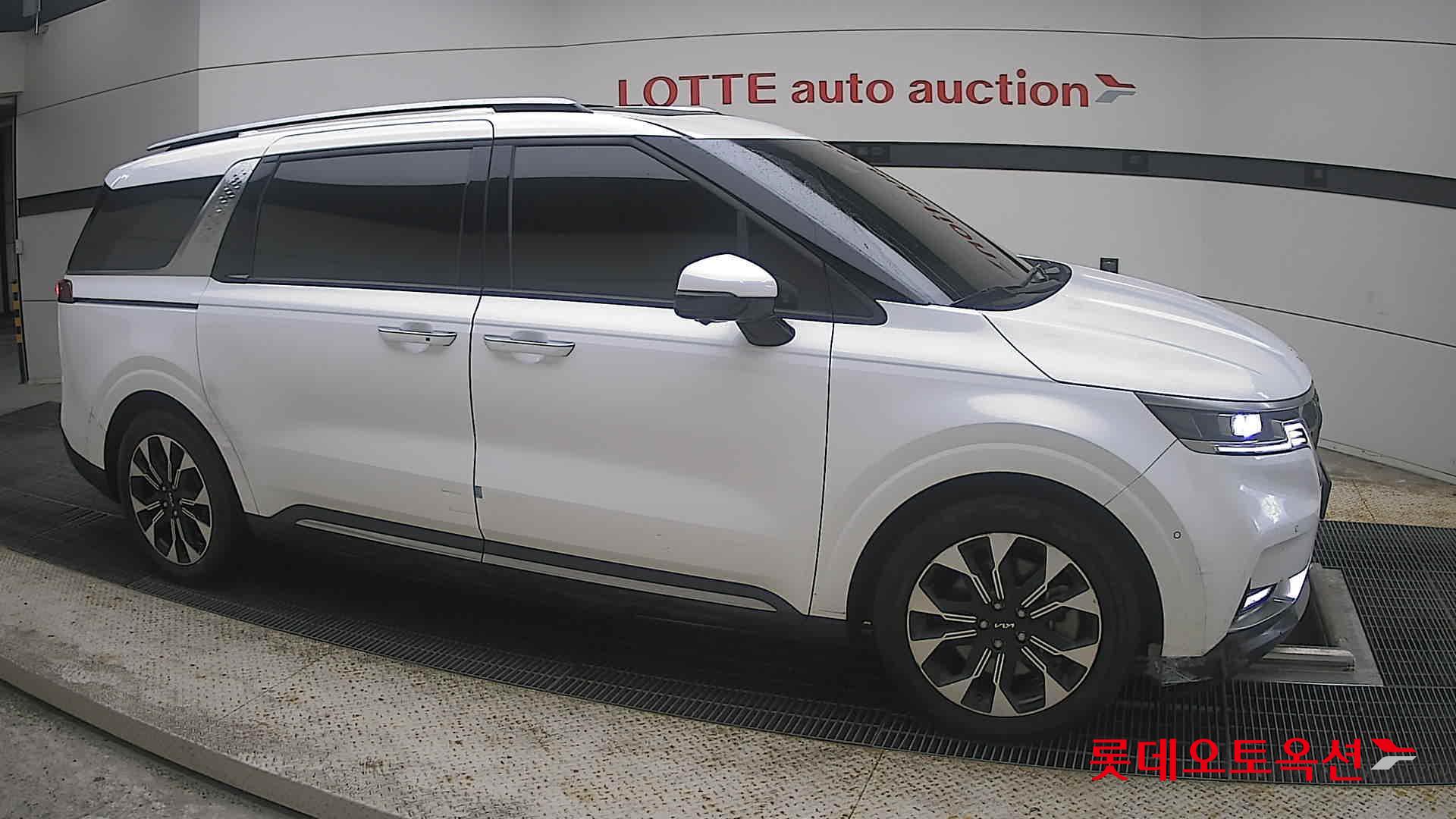 2023 - kia carnival