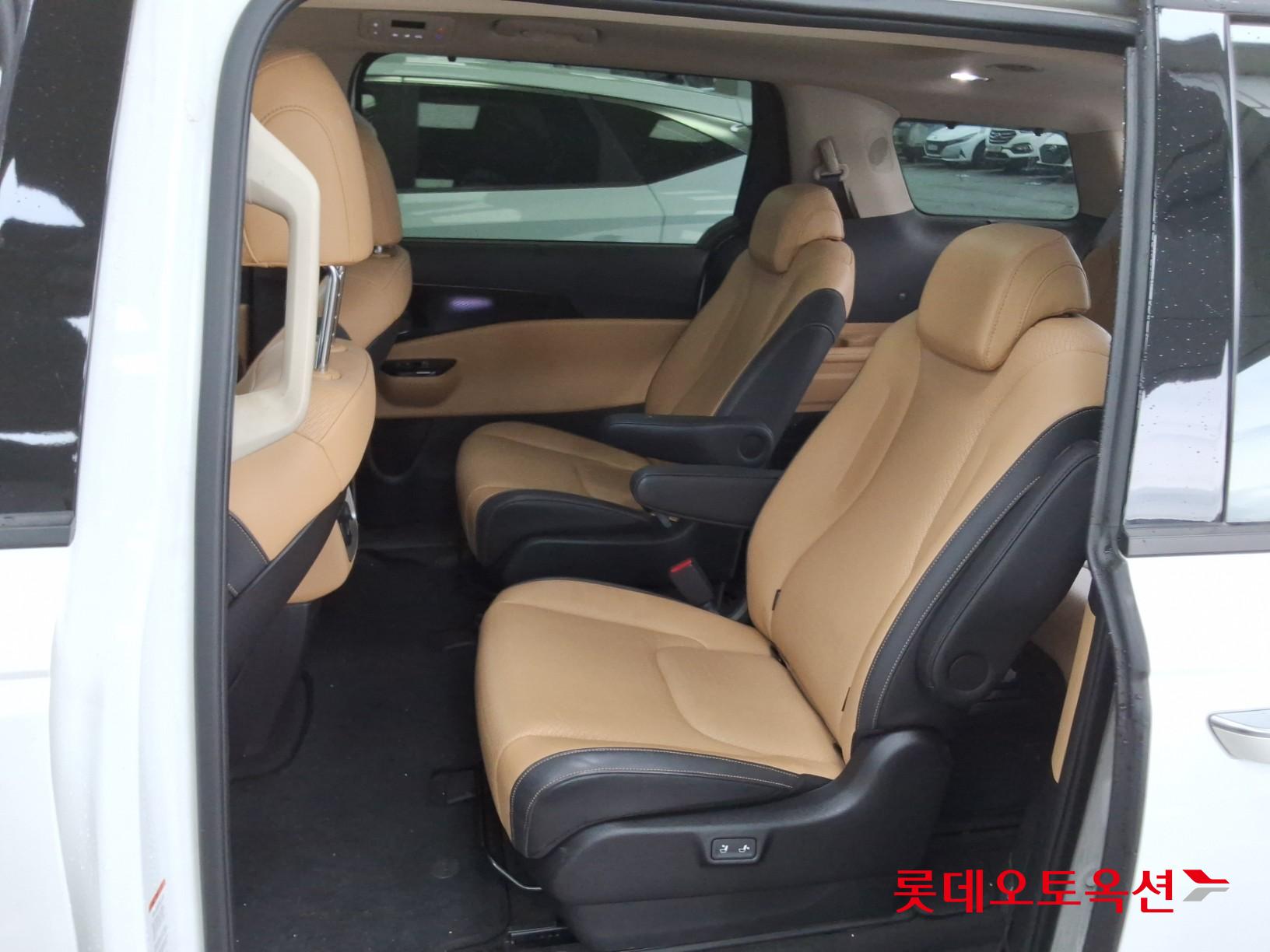 2023 - kia carnival