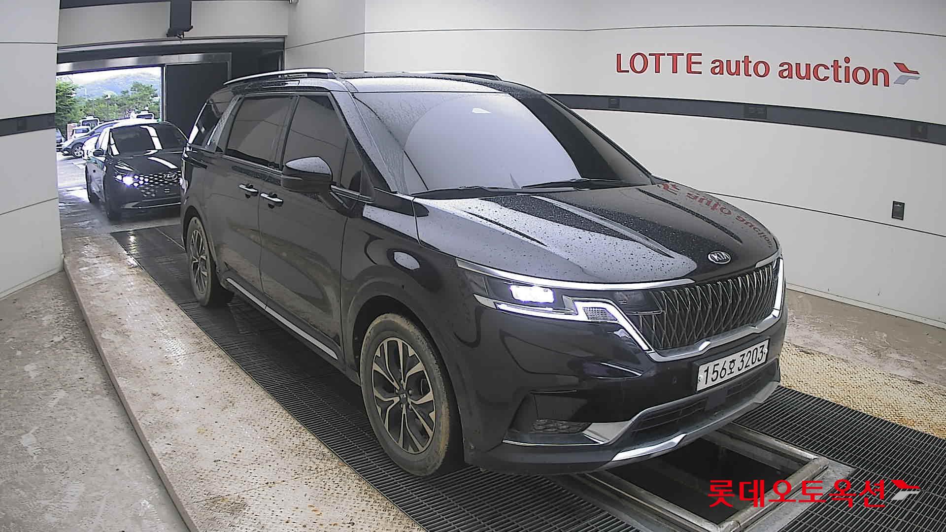 2021 - kia carnival
