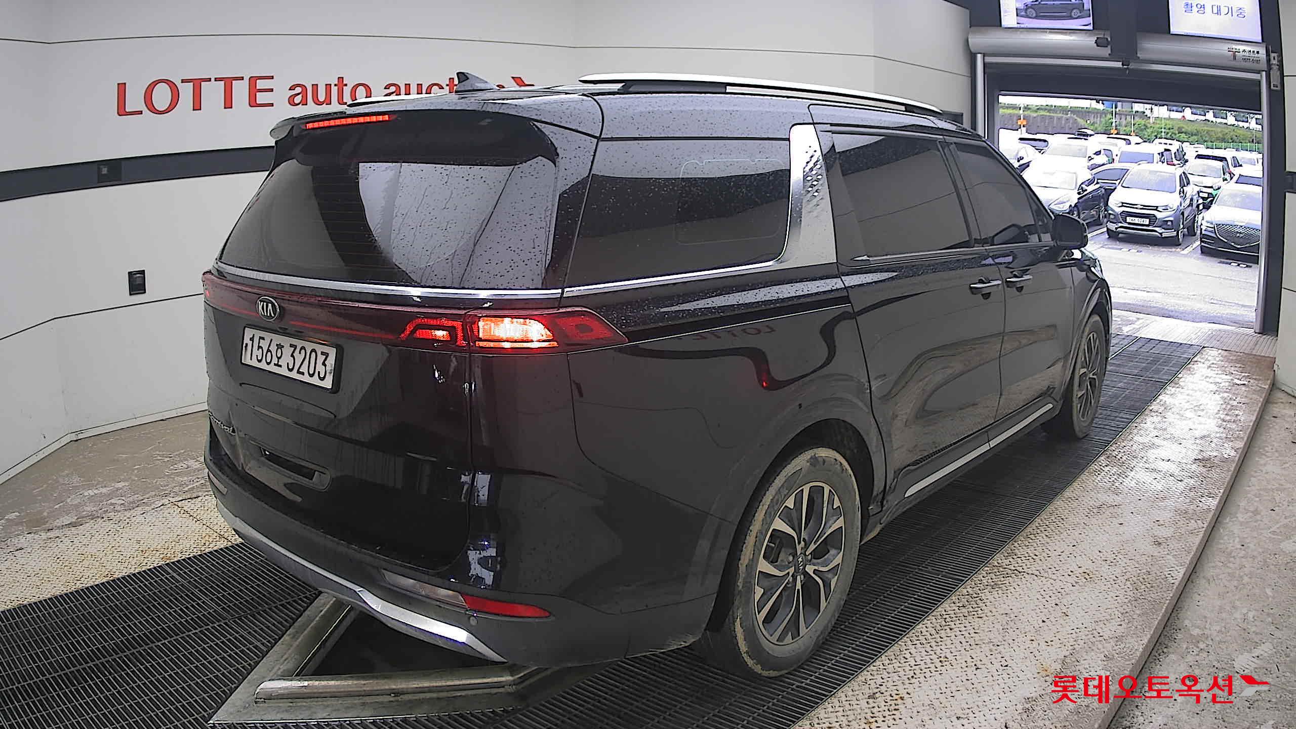 2021 - kia carnival
