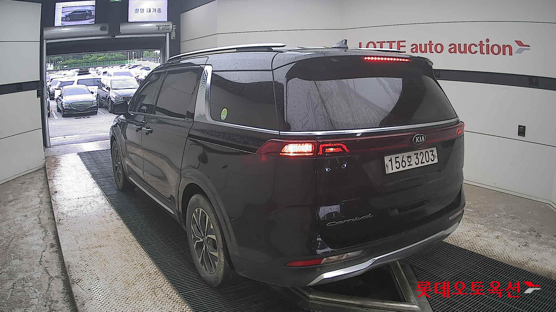2021 - kia carnival