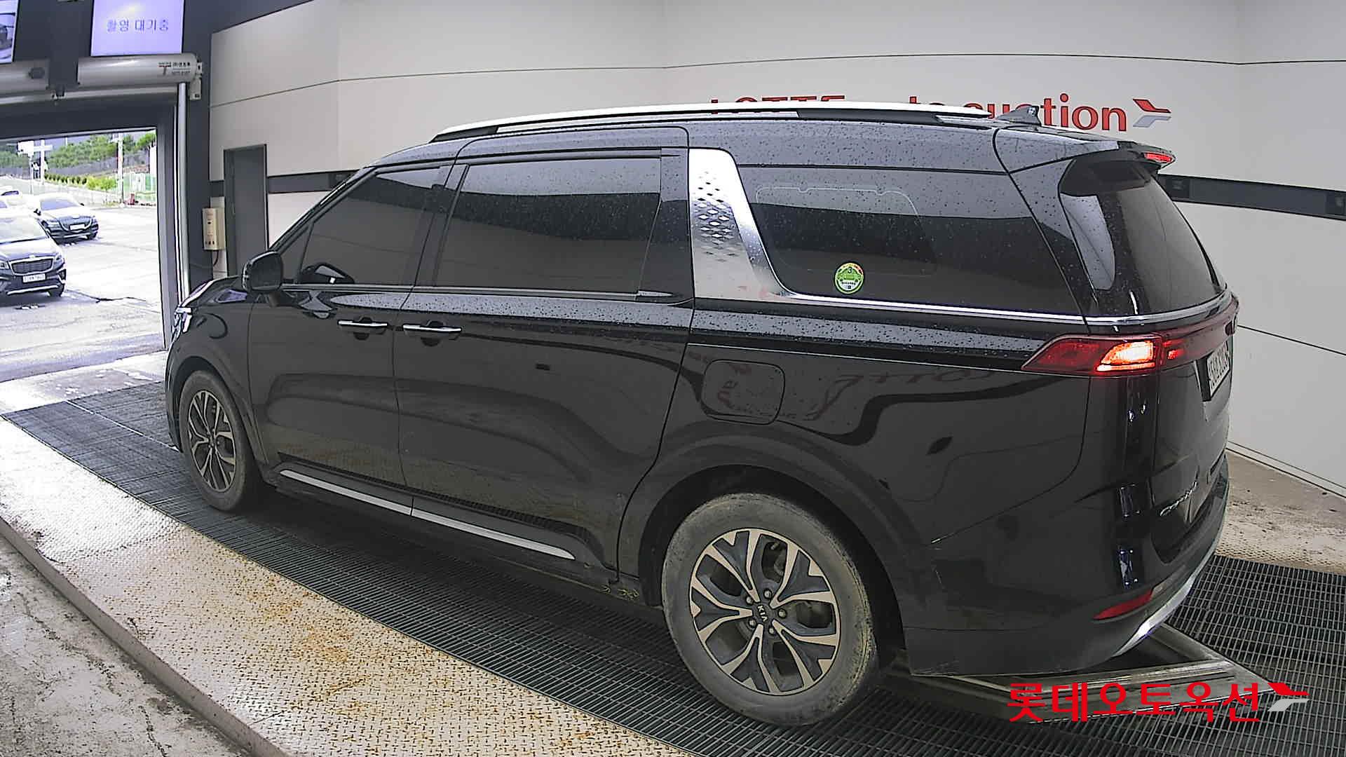 2021 - kia carnival