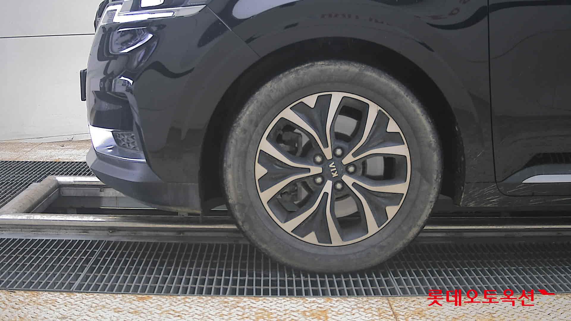 2021 - kia carnival