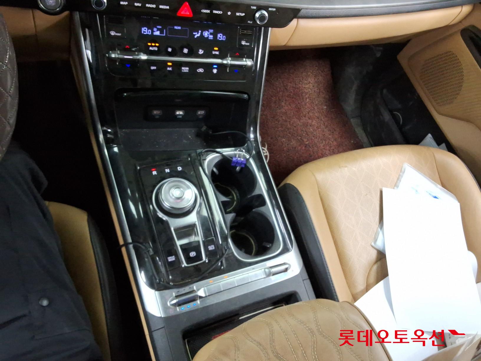 2021 - kia carnival