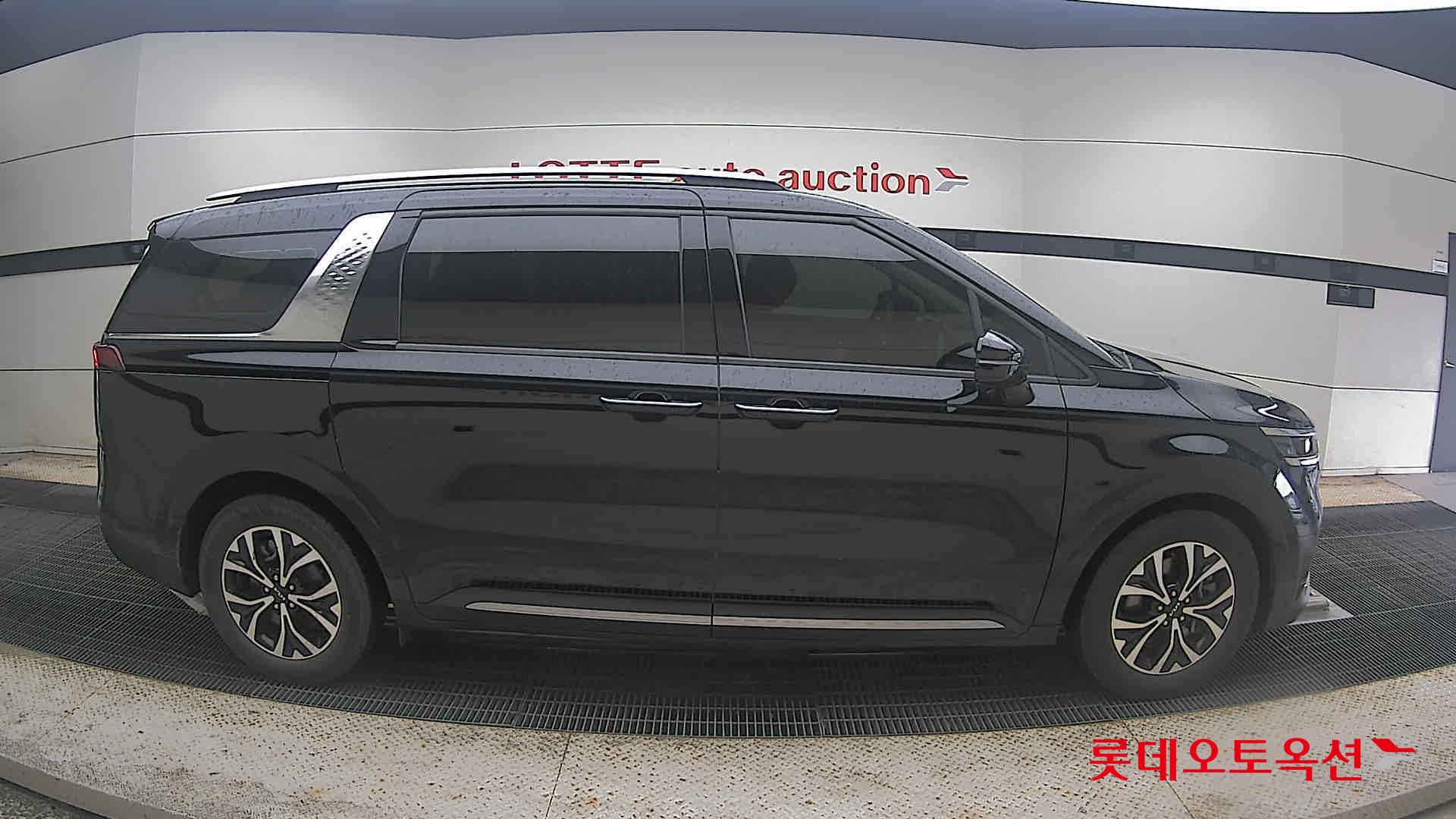 2023 - kia carnival