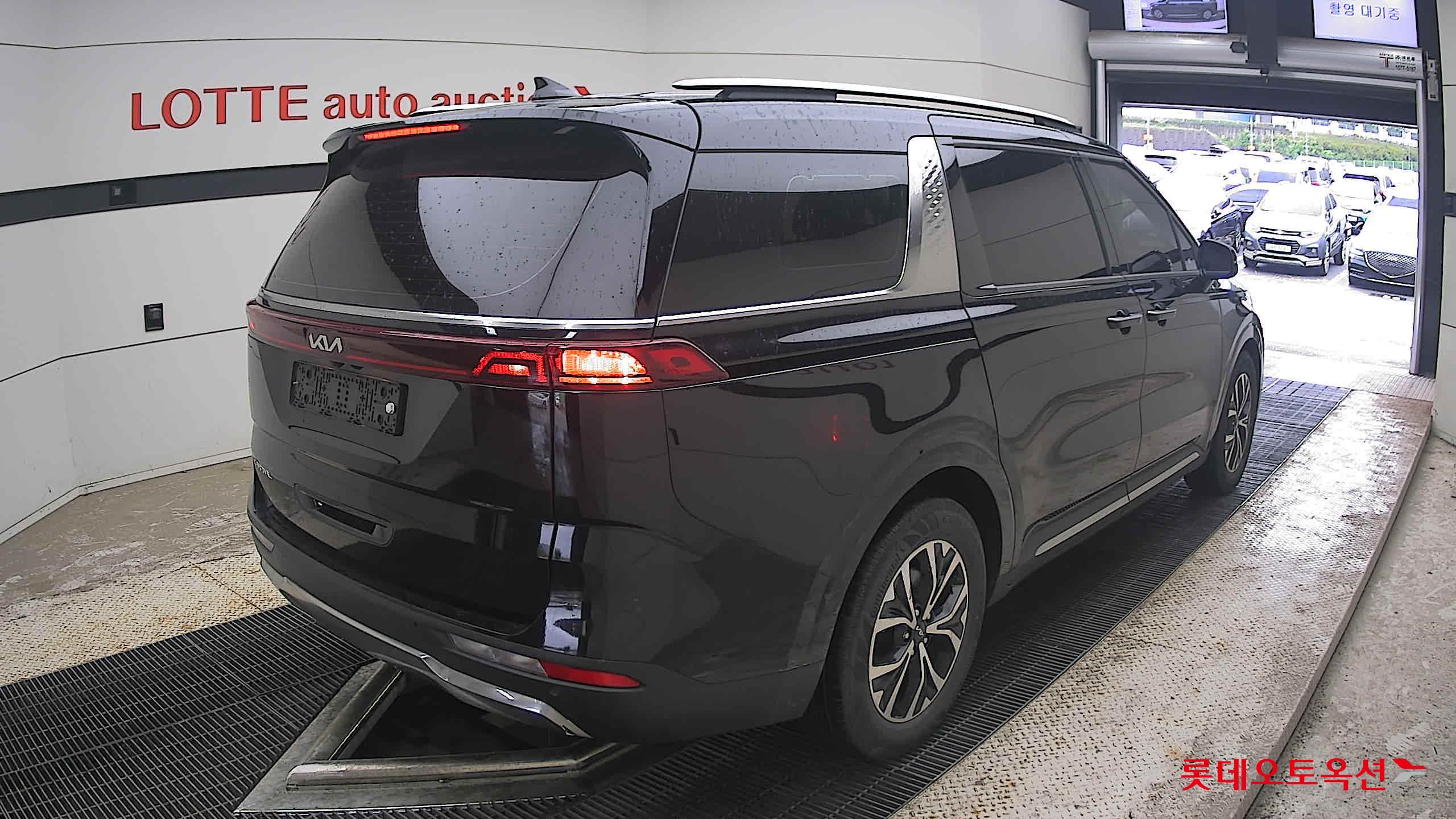 2023 - kia carnival