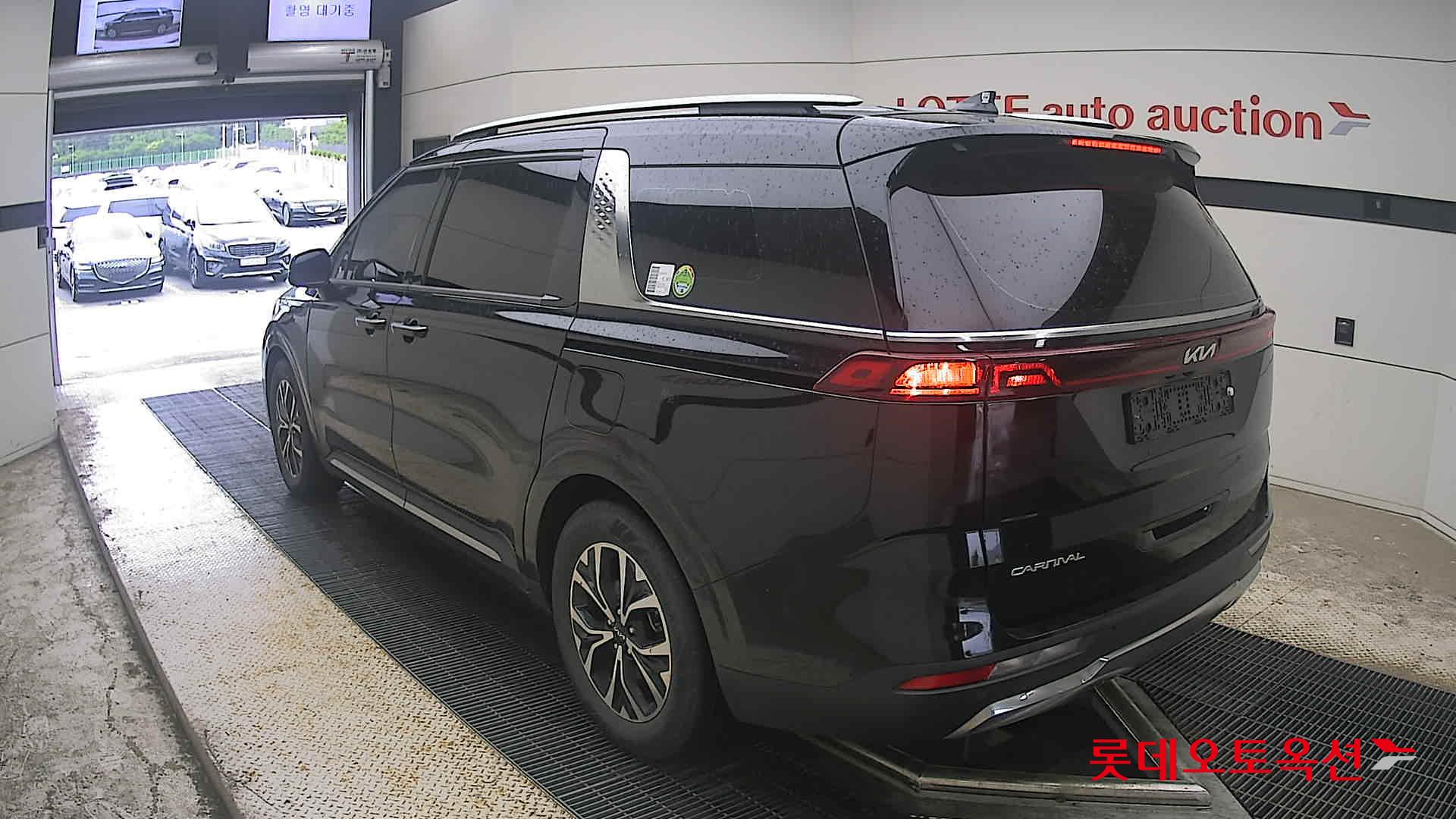 2023 - kia carnival
