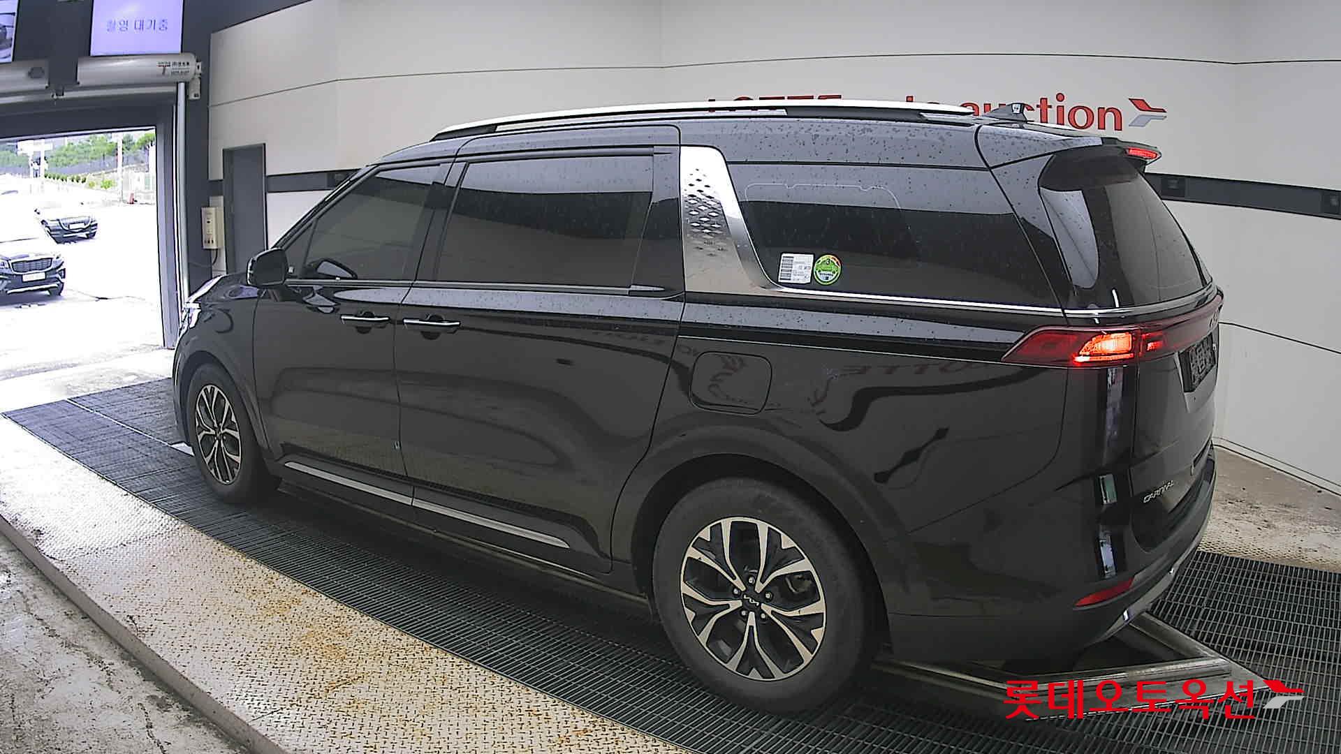 2023 - kia carnival