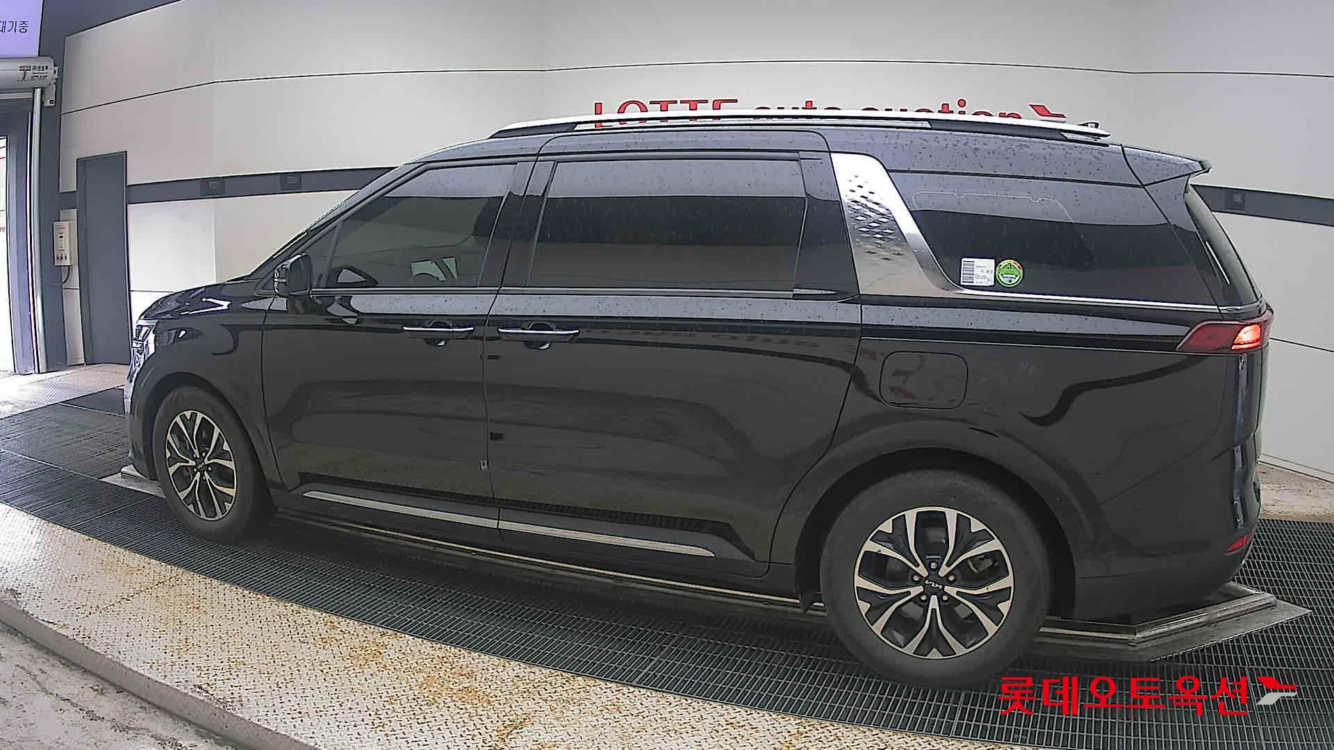 2023 - kia carnival