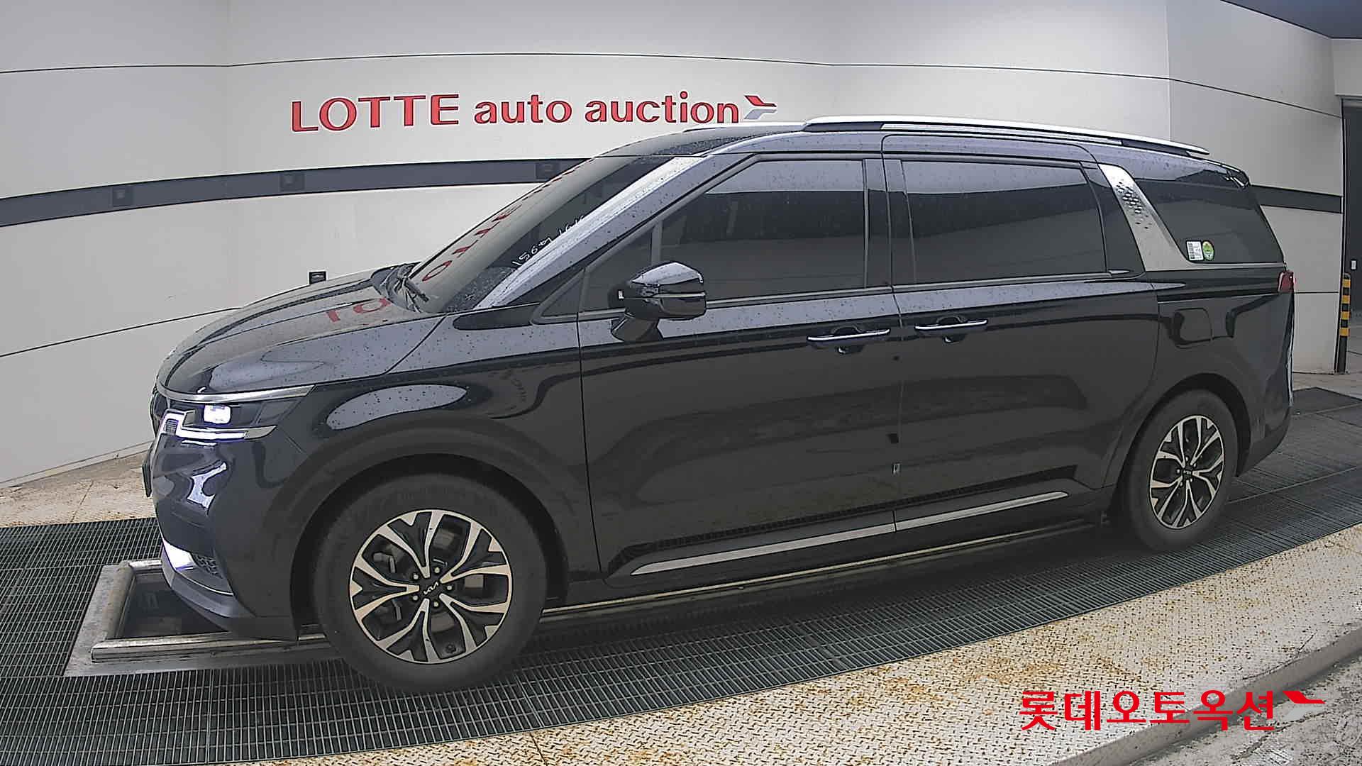 2023 - kia carnival