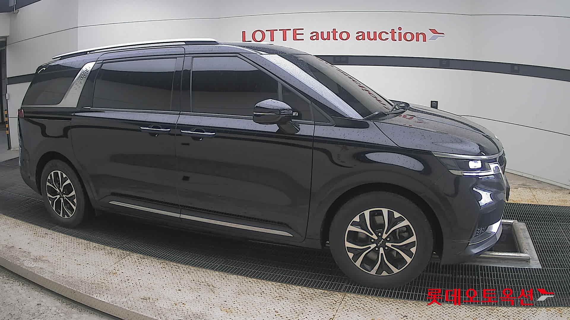 2023 - kia carnival