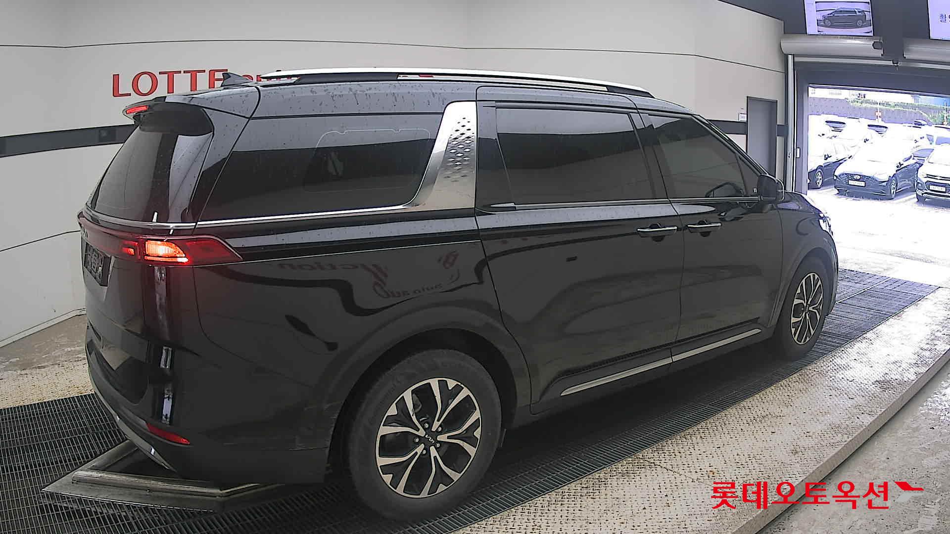 2023 - kia carnival