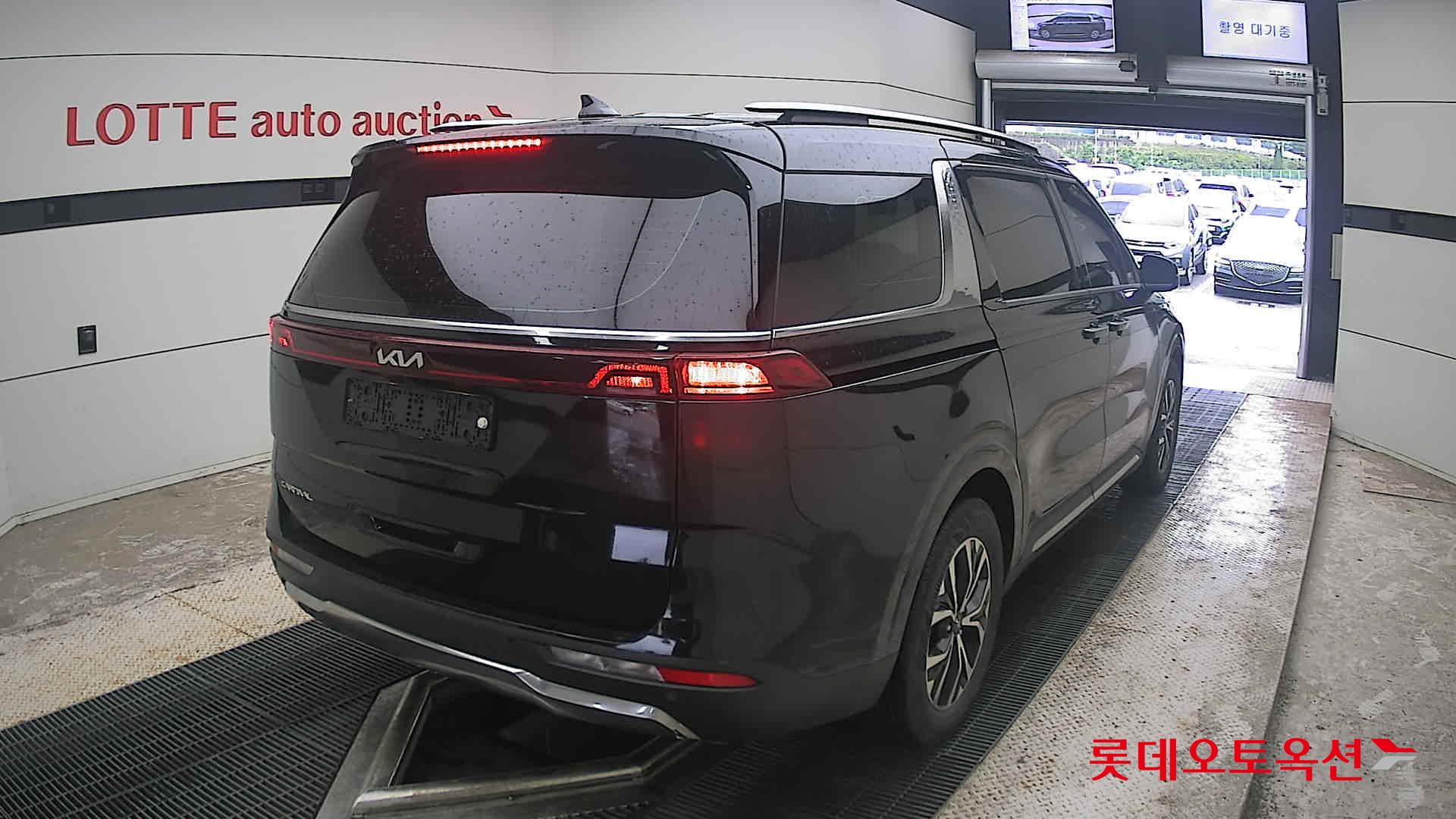 2023 - kia carnival