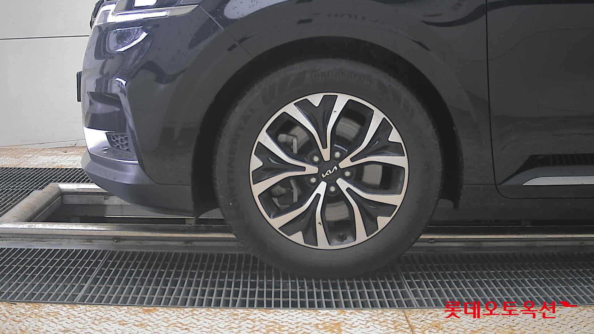 2023 - kia carnival