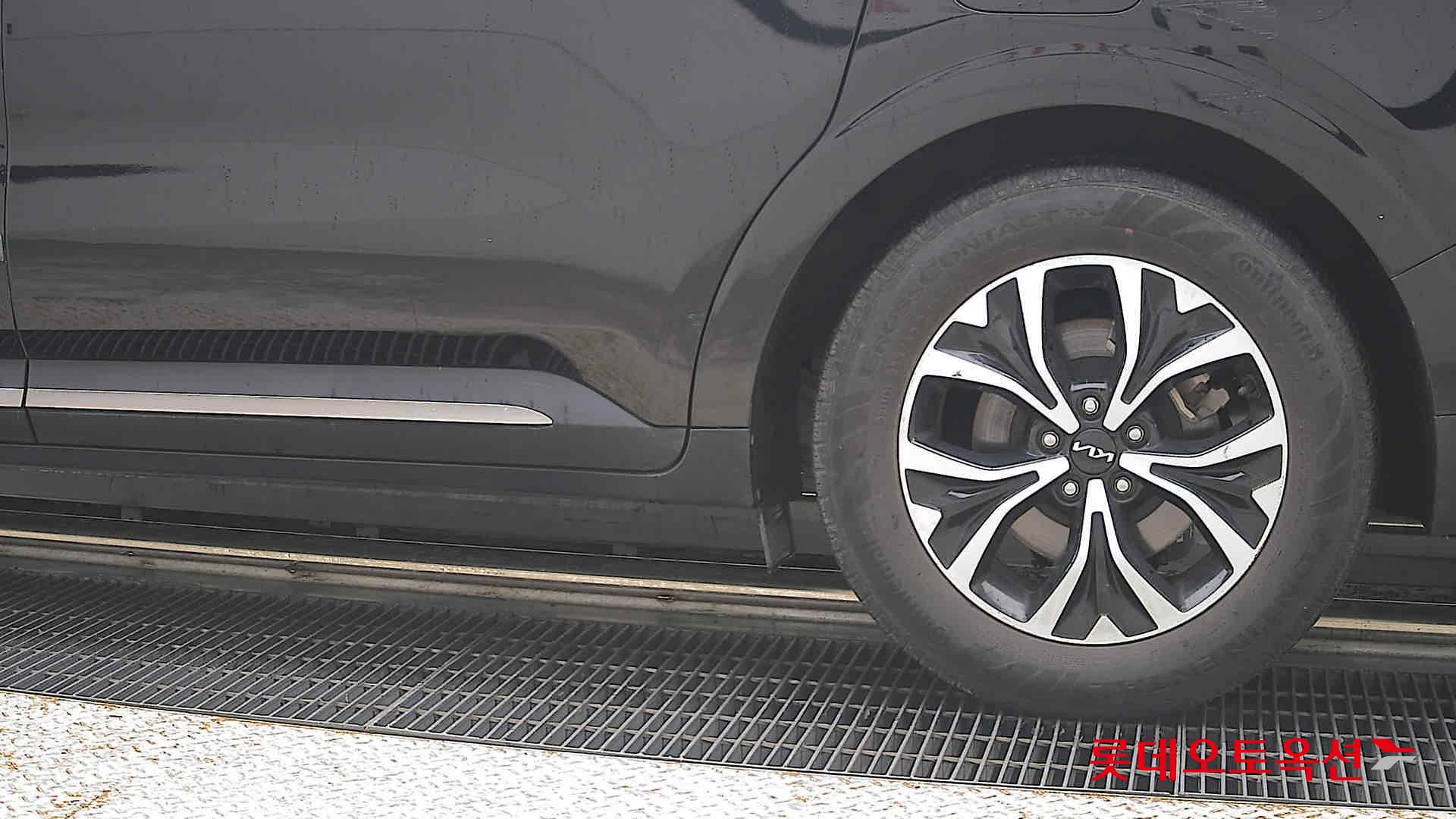 2023 - kia carnival