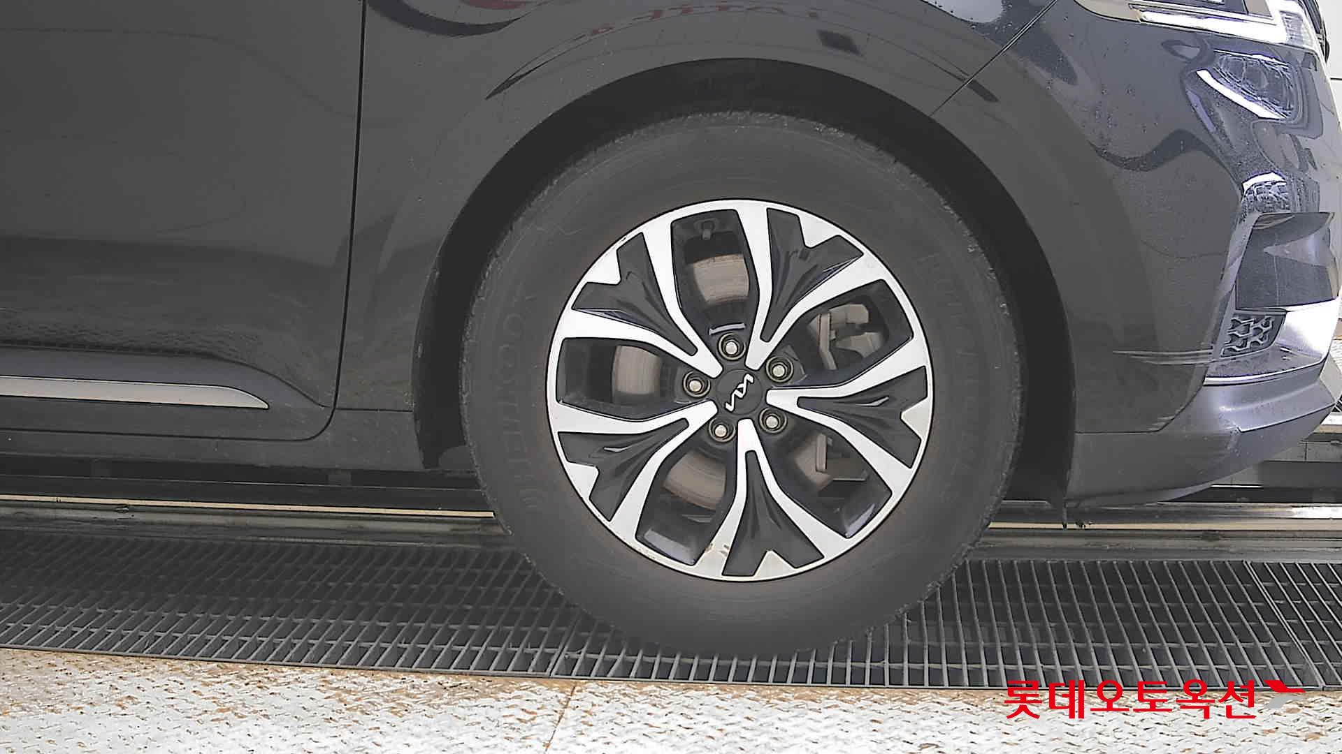 2023 - kia carnival