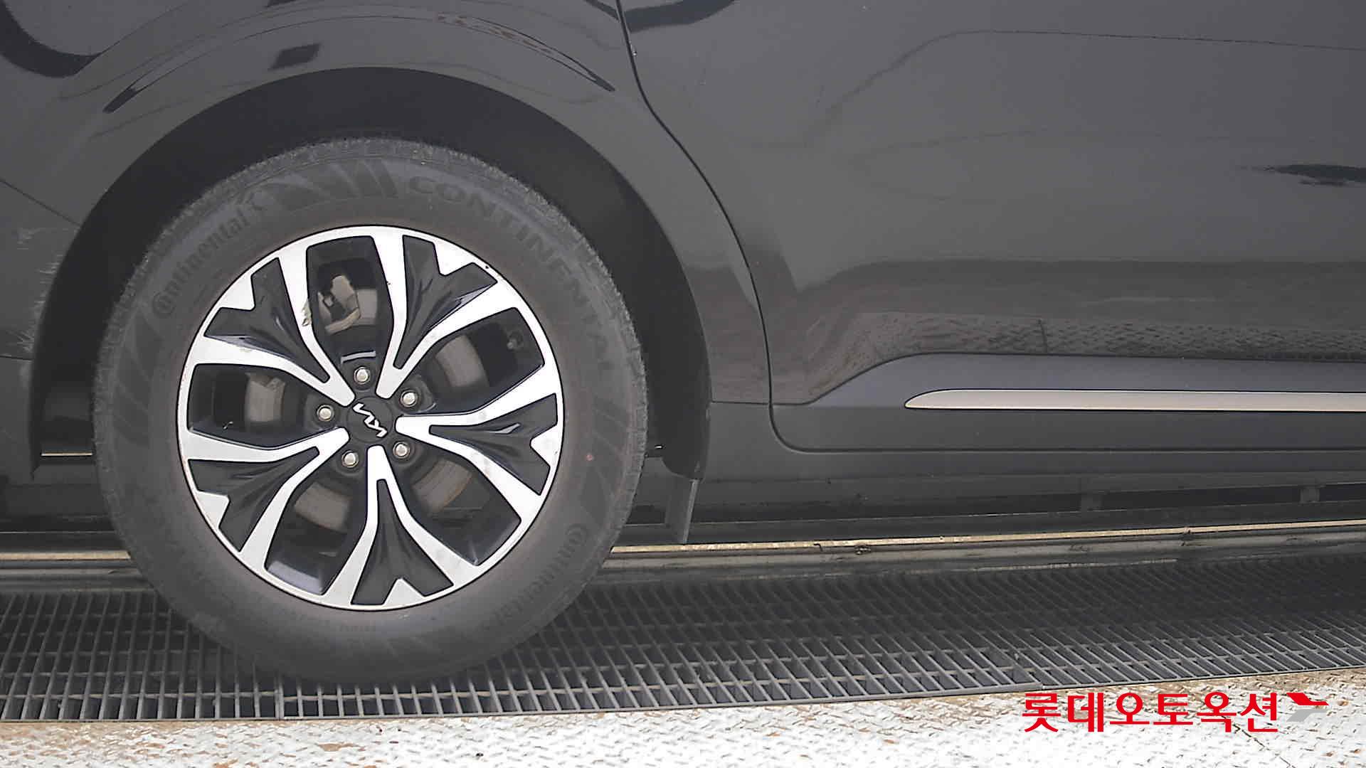 2023 - kia carnival