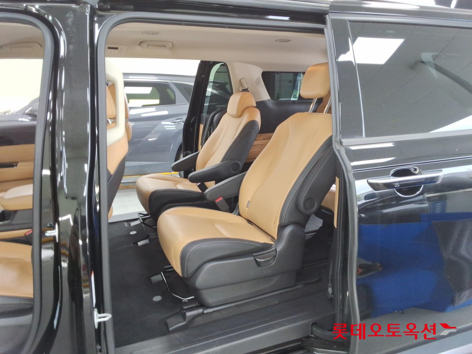2023 - kia carnival