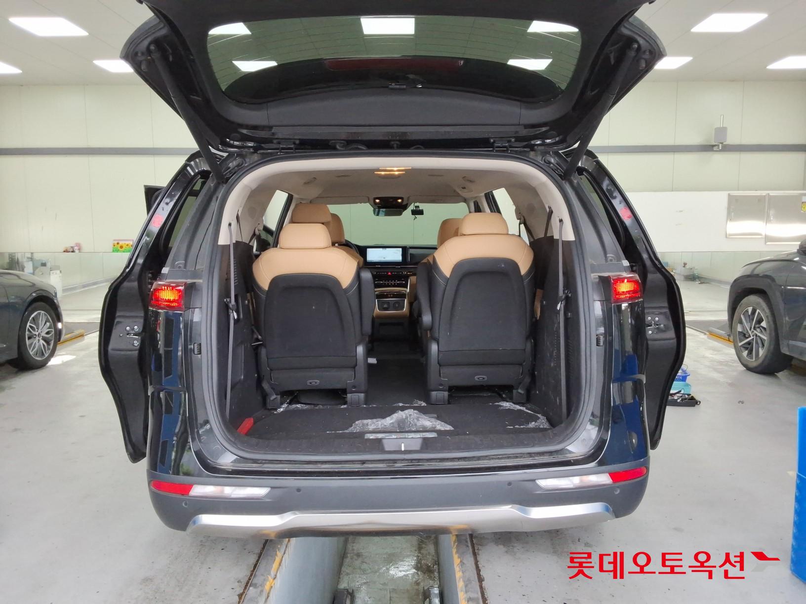 2023 - kia carnival