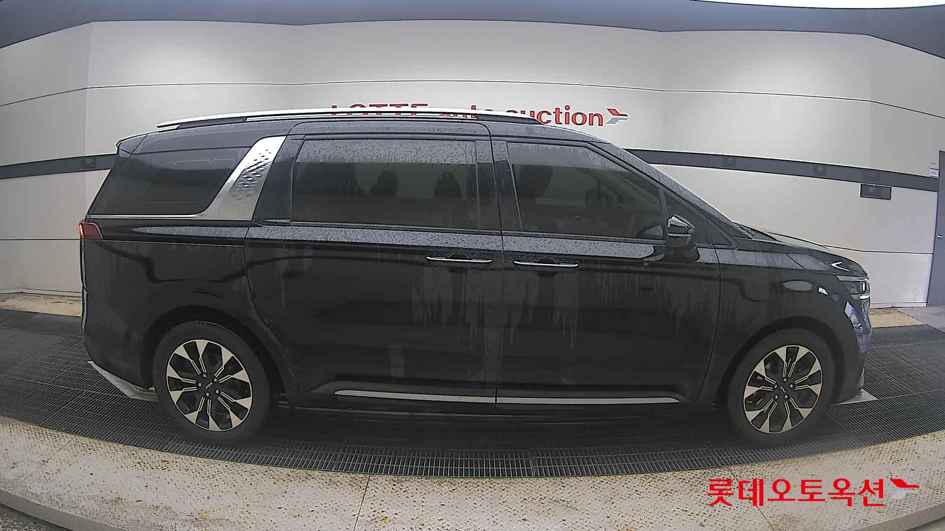 2022 - kia carnival