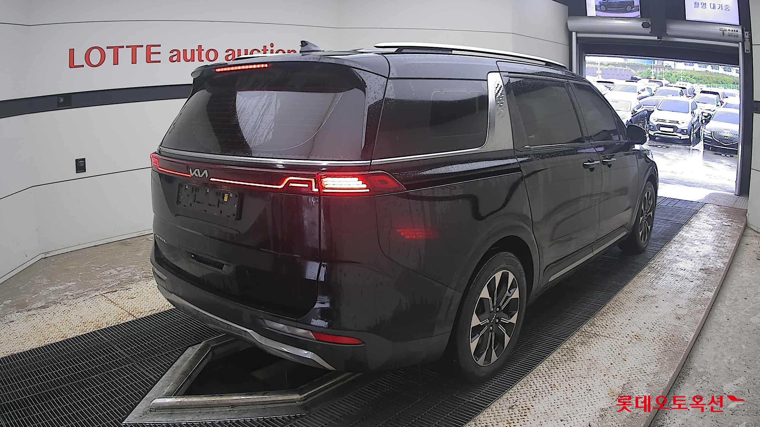 2022 - kia carnival