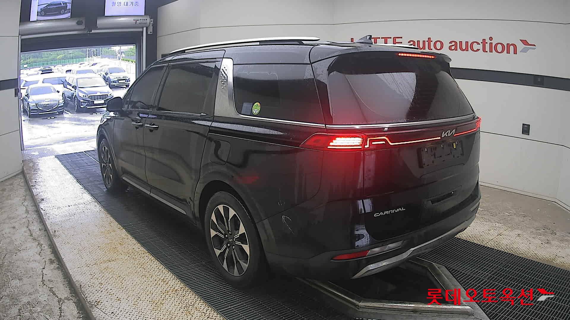 2022 - kia carnival