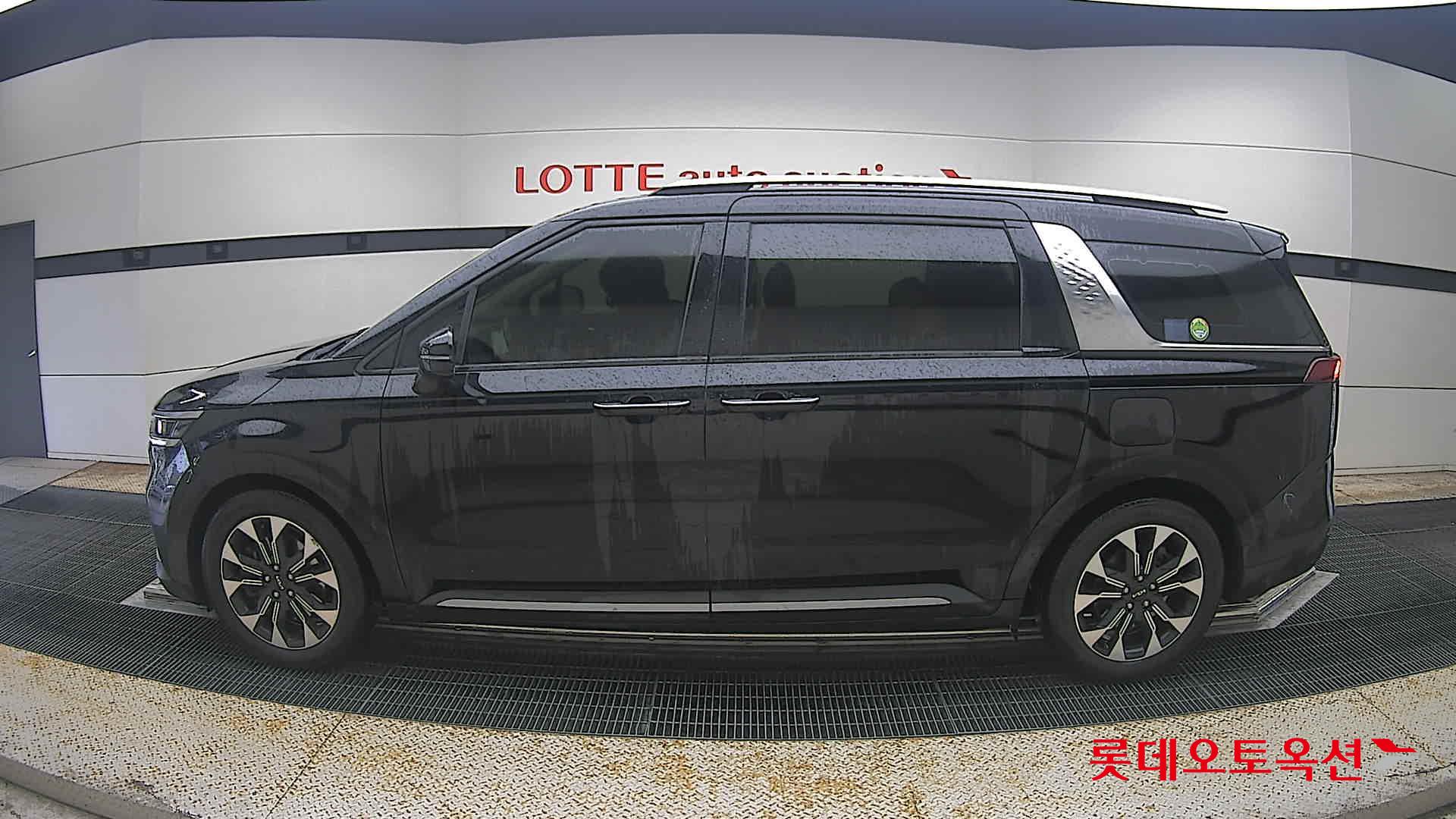 2022 - kia carnival