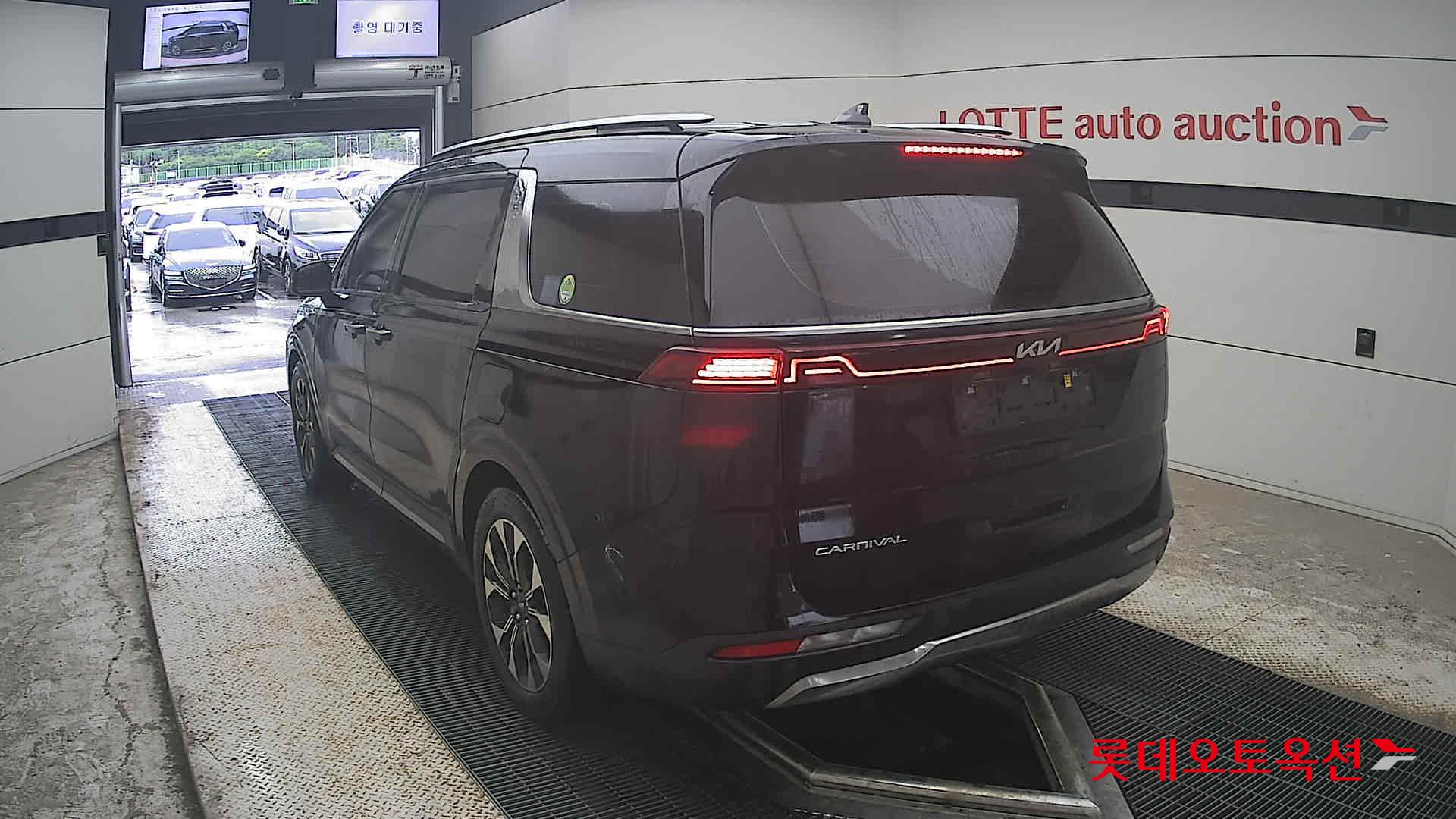 2022 - kia carnival