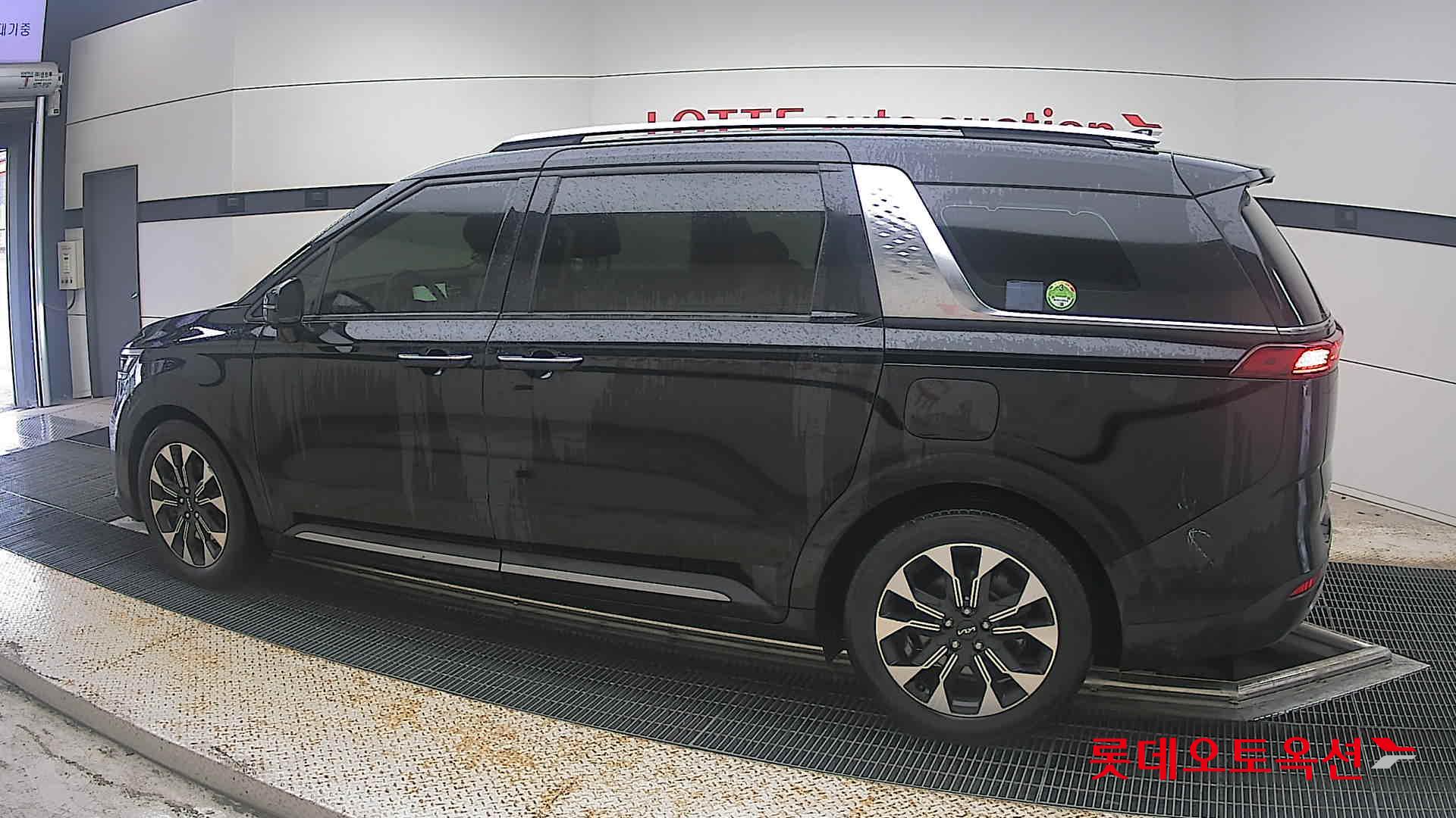 2022 - kia carnival