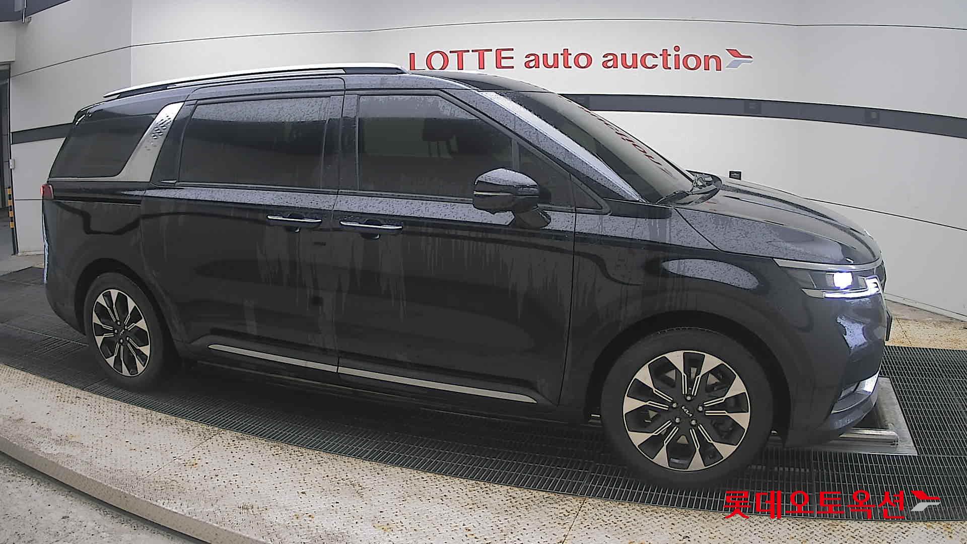 2022 - kia carnival