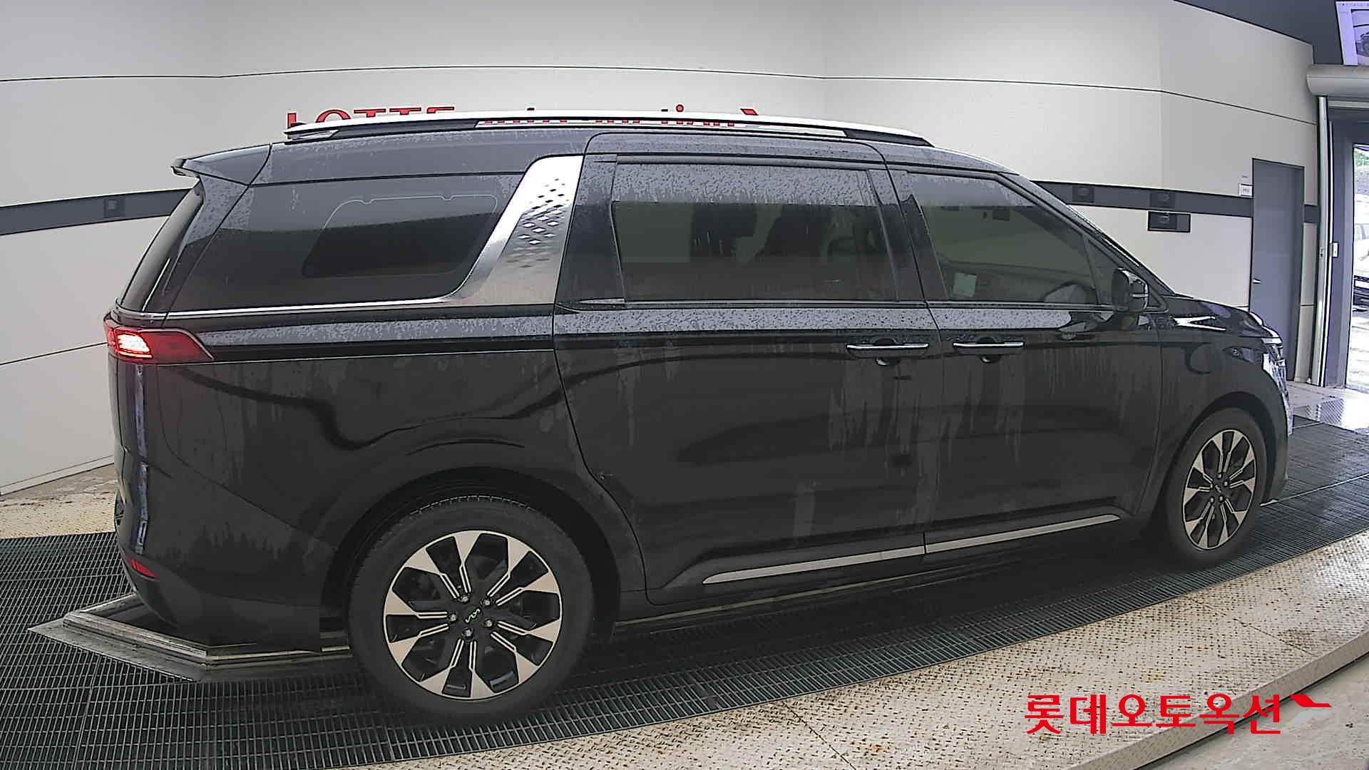 2022 - kia carnival