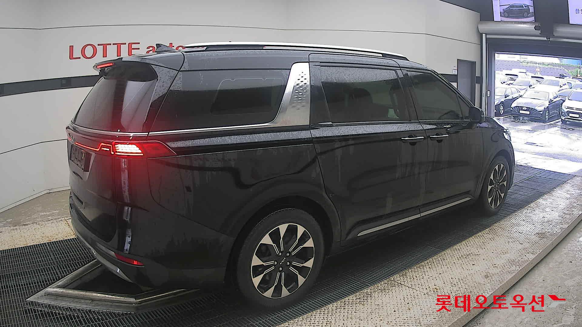 2022 - kia carnival
