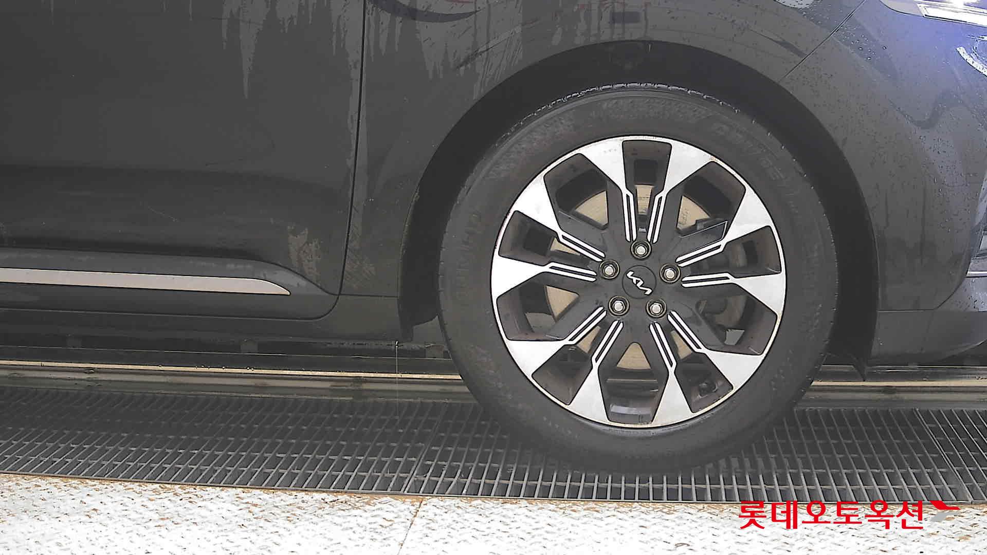 2022 - kia carnival