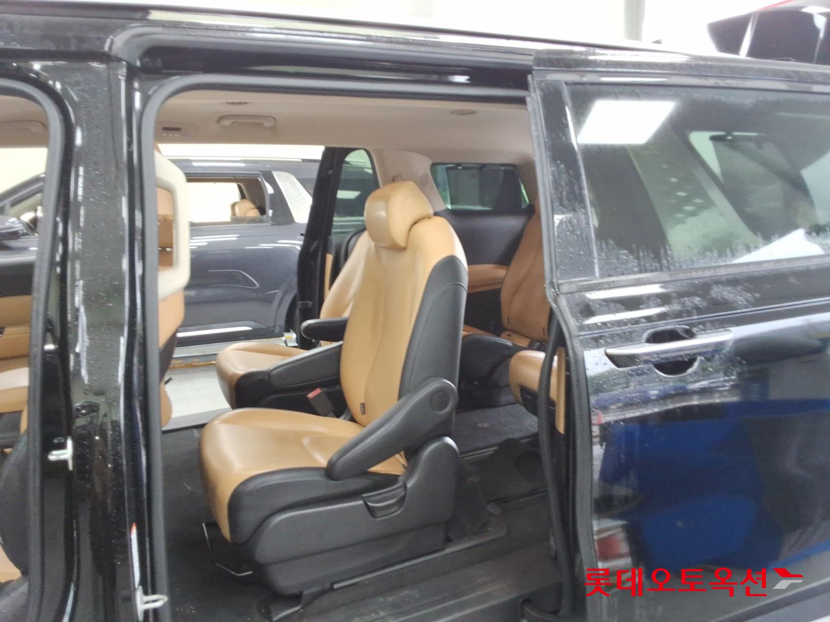 2022 - kia carnival