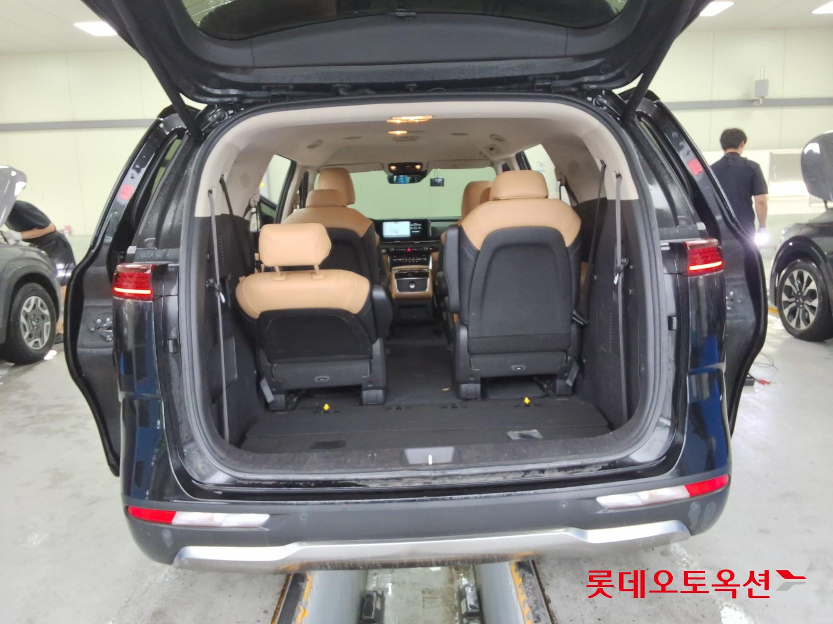 2022 - kia carnival