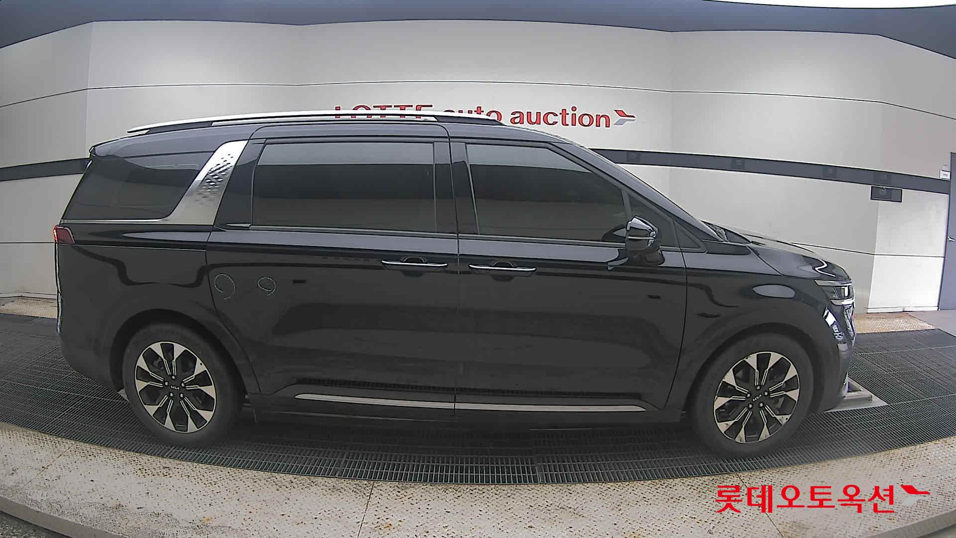 2023 - kia carnival