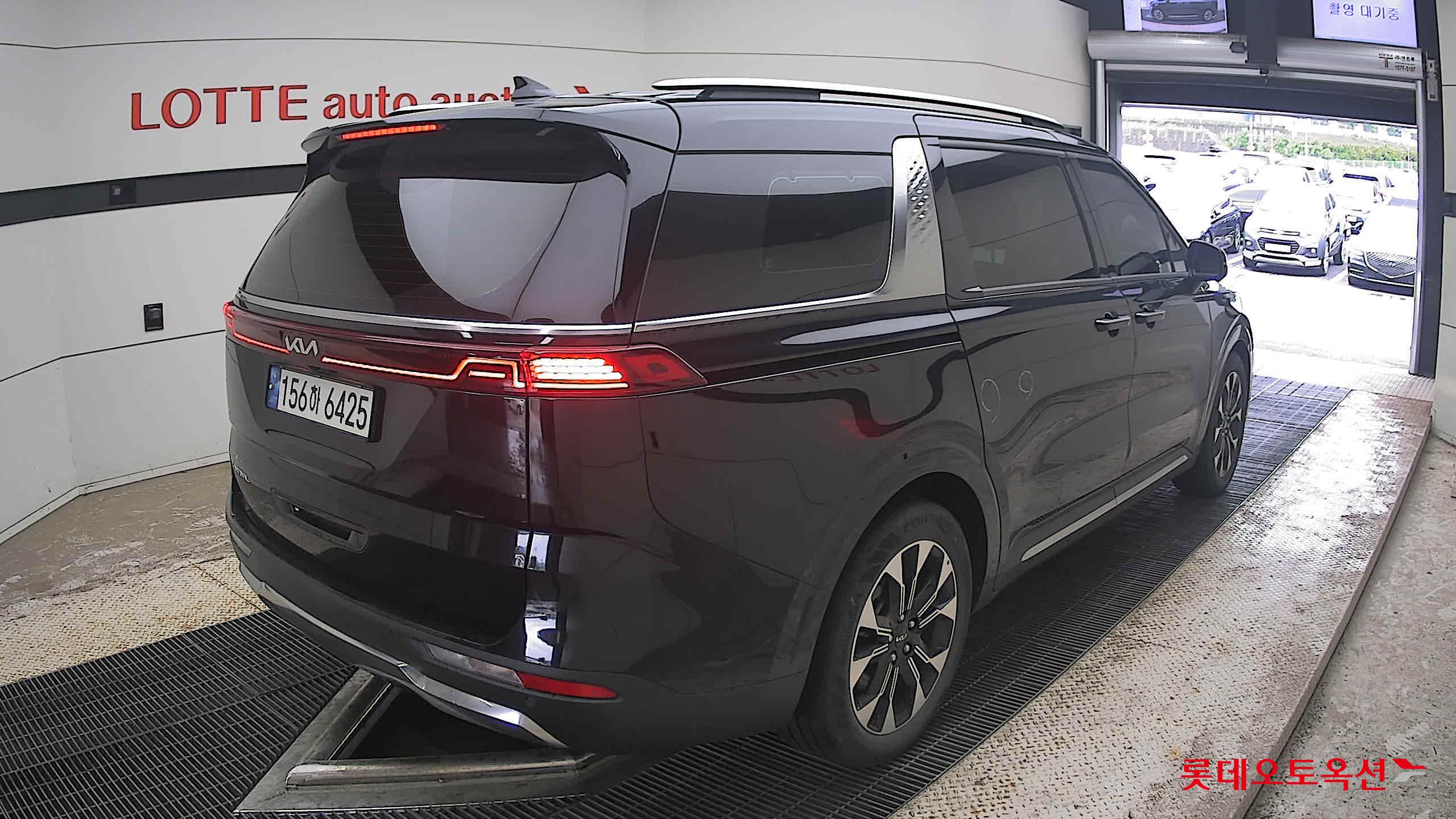 2023 - kia carnival