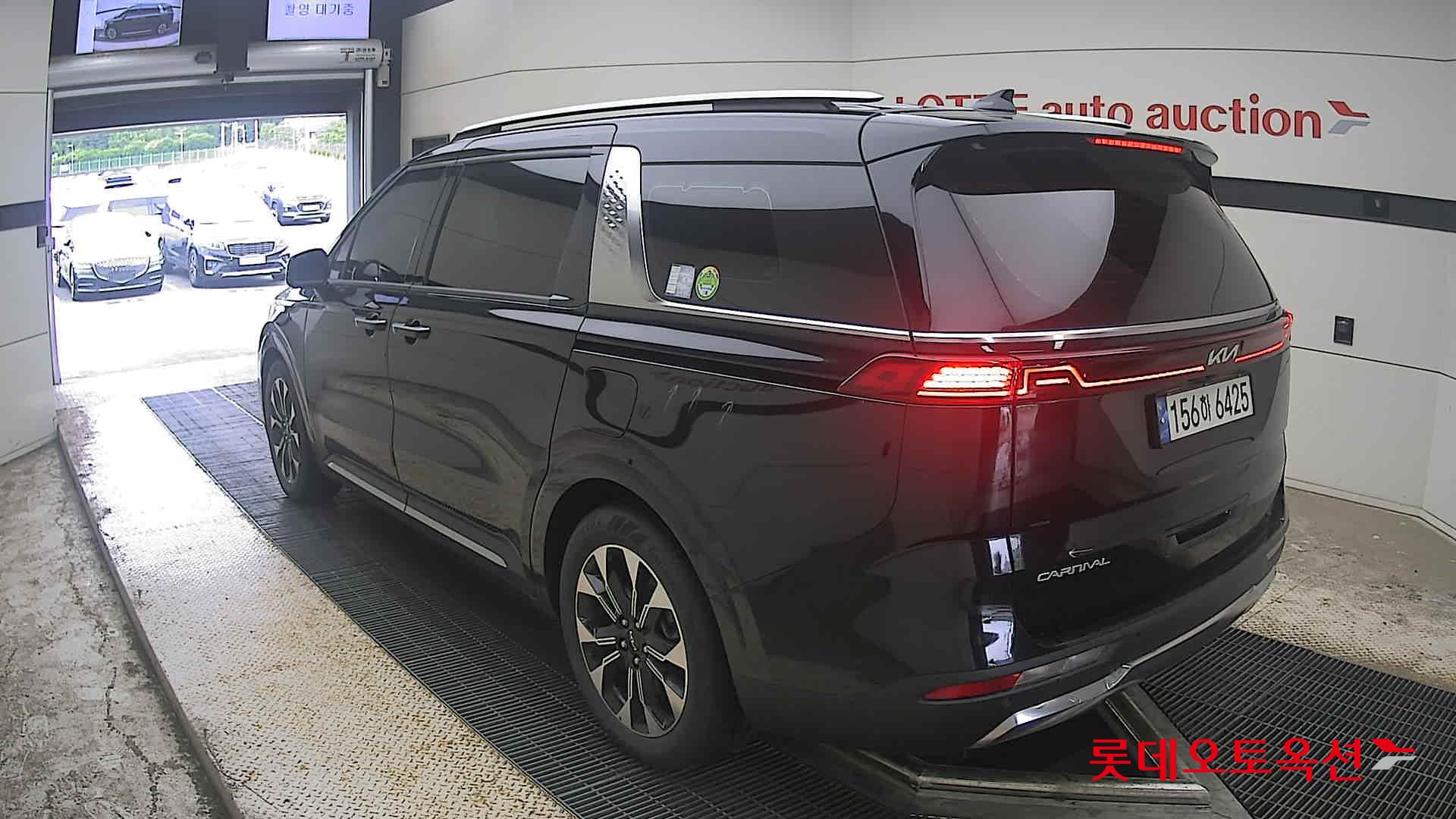 2023 - kia carnival